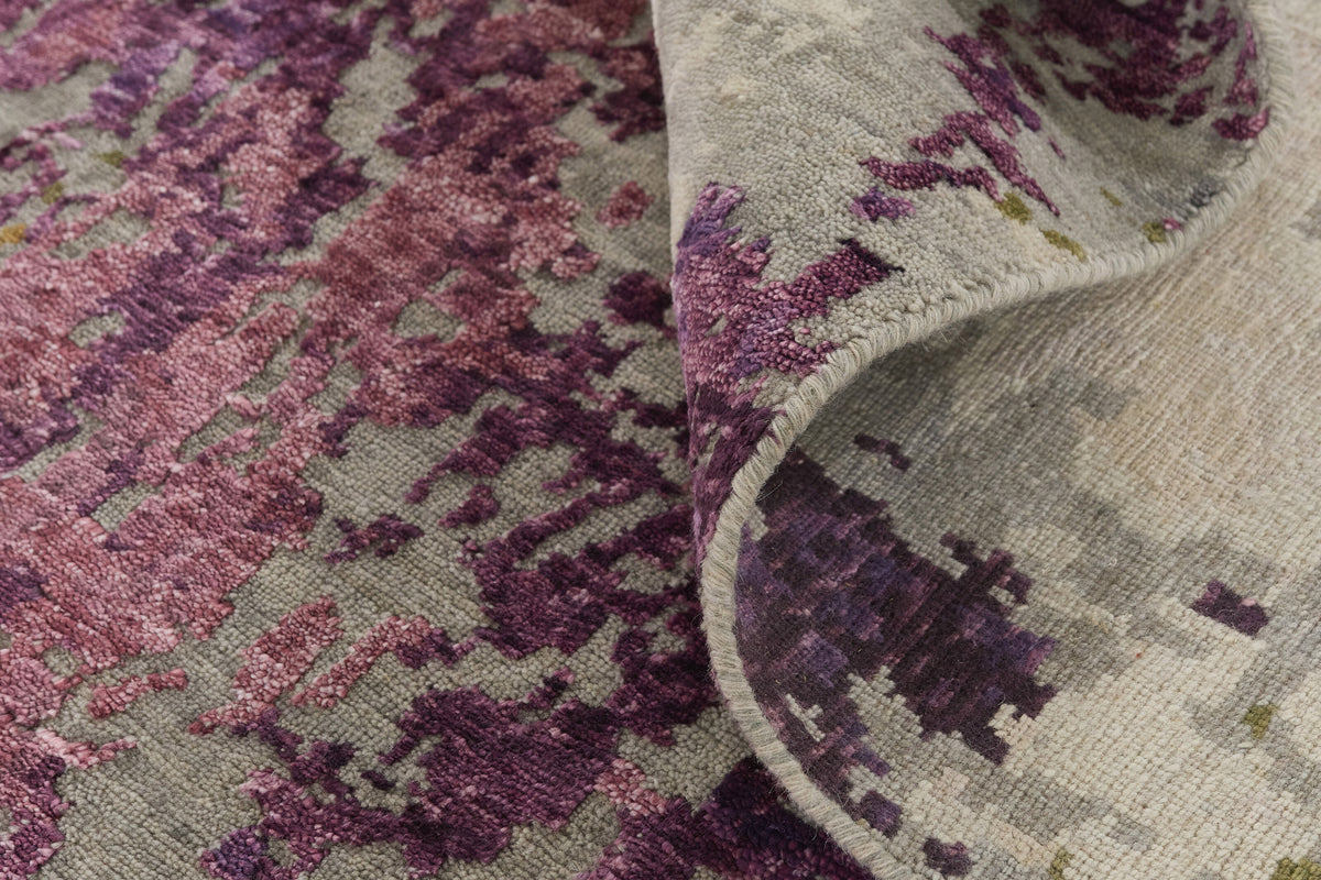 Plum & Ivory Wool & Viscose Rug - Ametista, close-up of the material