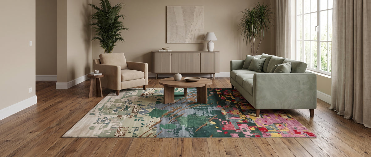 De laine et viscose tuftées main, ce tapis abstrait multi-niveaux émeraude, rose, beige et gris orne un salon