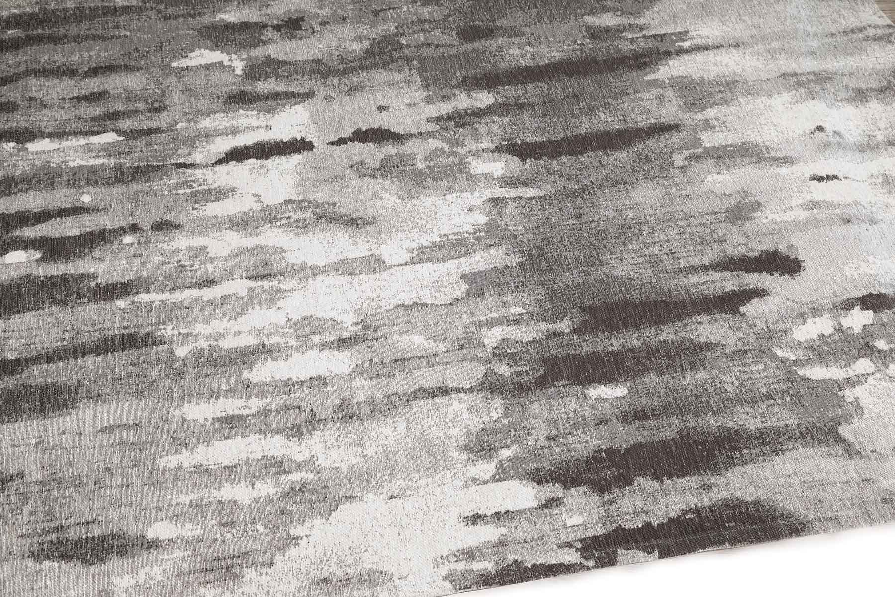 Tapis gris rectangulaire. Tissage texturé avec relief. Aspect tactile. Ambiance feutrée