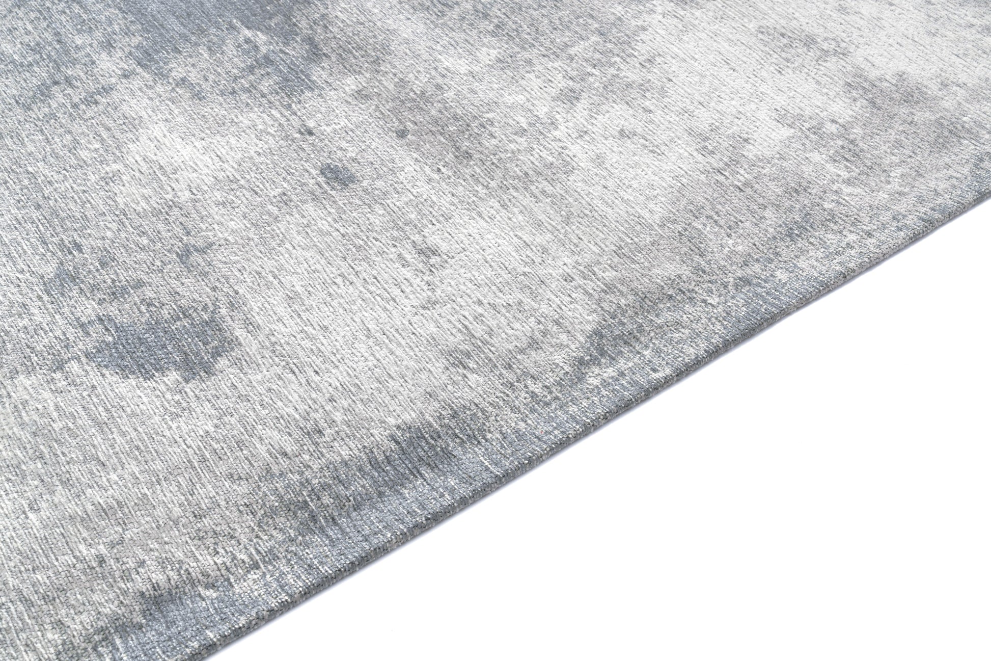 Tapis rectangulaire gris. Tissage texturé avec relief. Aspect tactile doux et irrégulier