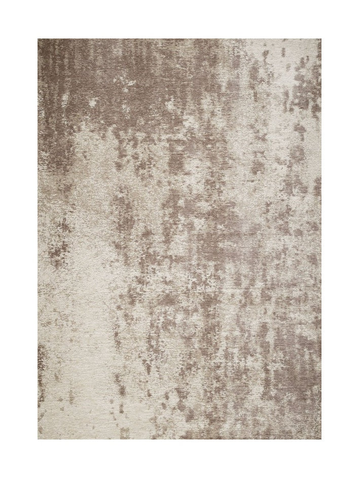 Tapis rectangulaire taupe avec un motif abstrait. Ambiance chaleureuse et élégante