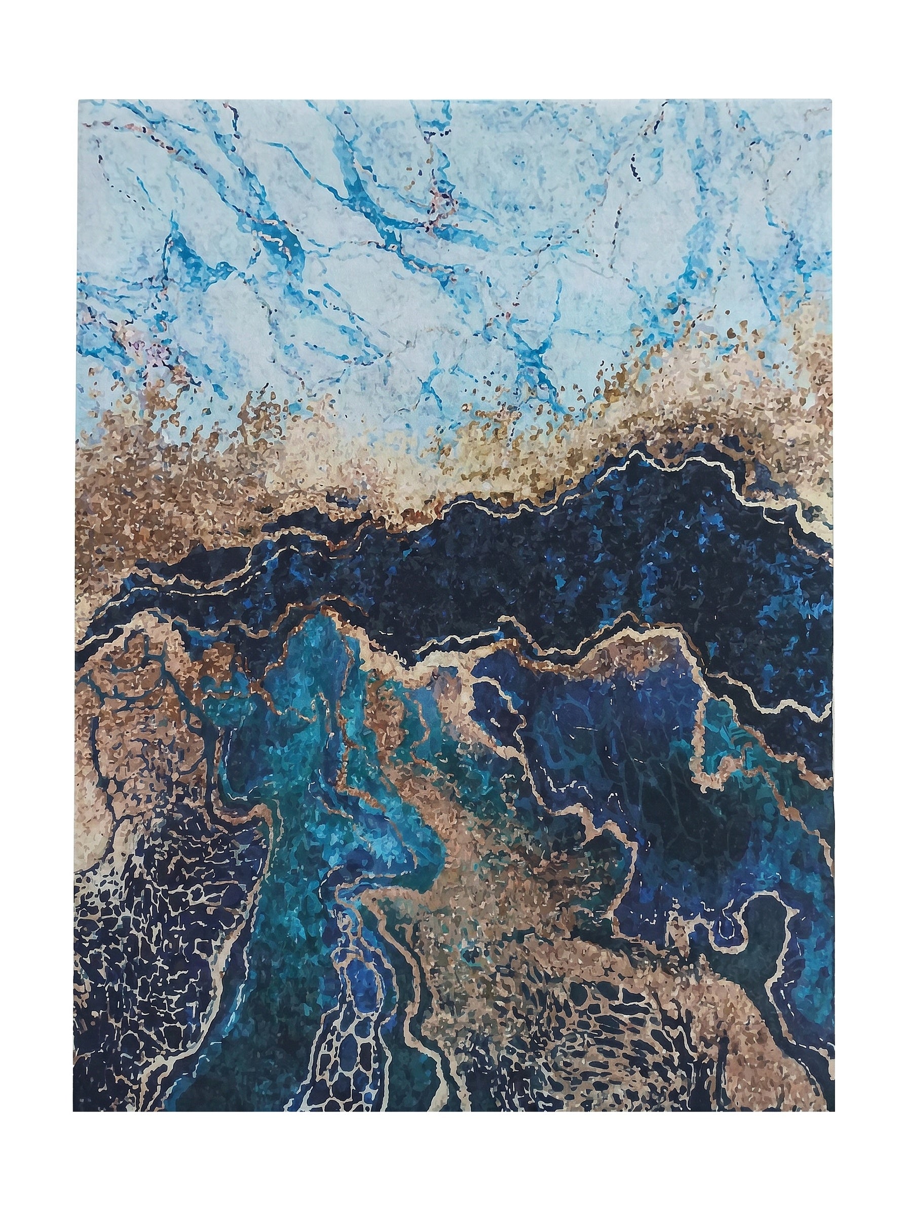 Tapis aux motifs abstraits évoquant des formations rocheuses en dégradés de bleus, de bruns et d'éclats dorés