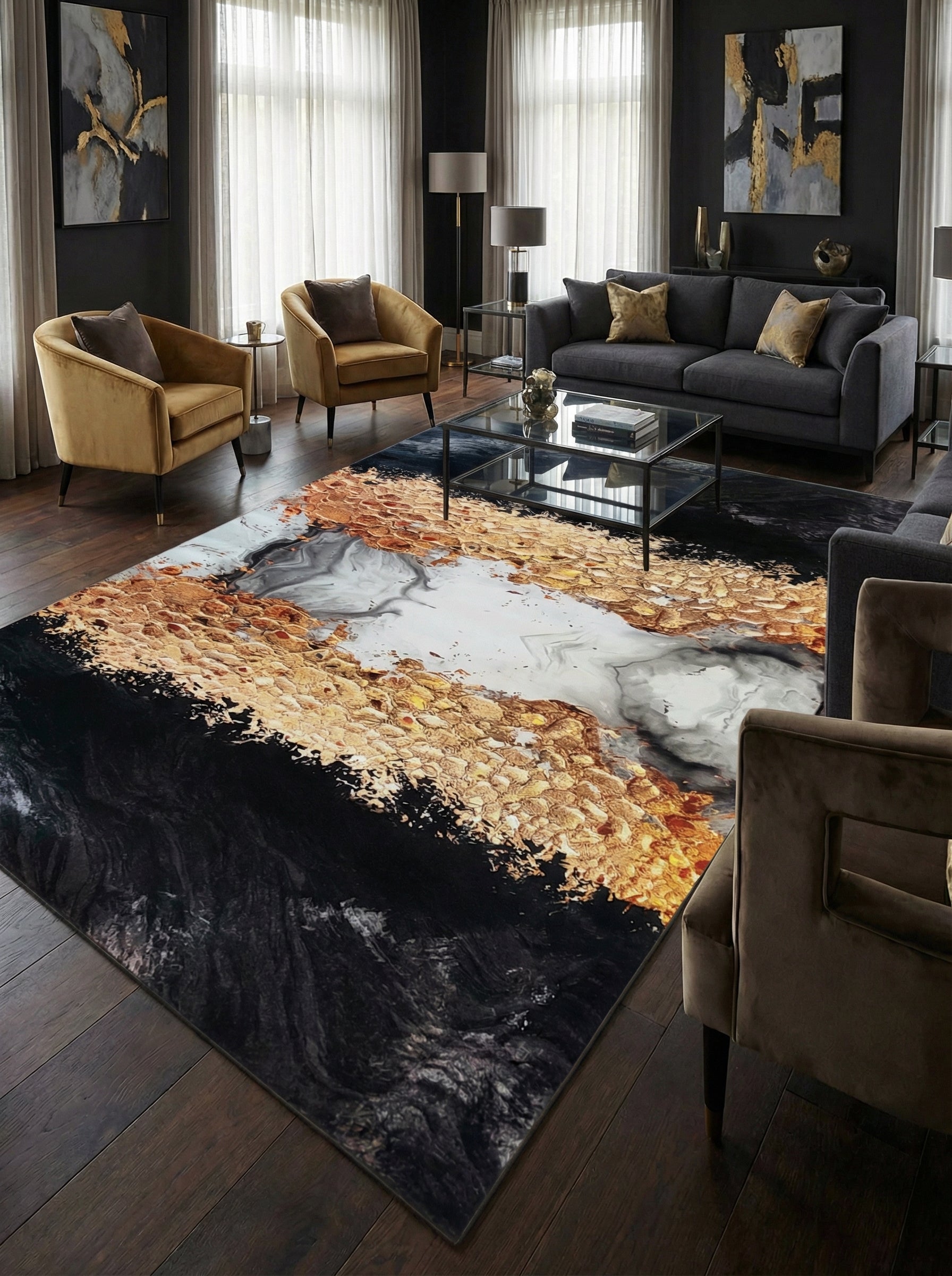 Grand tapis rectangulaire aux motifs abstraits marbrés noir, blanc, gris et or texturé, agrémentant un salon contemporain