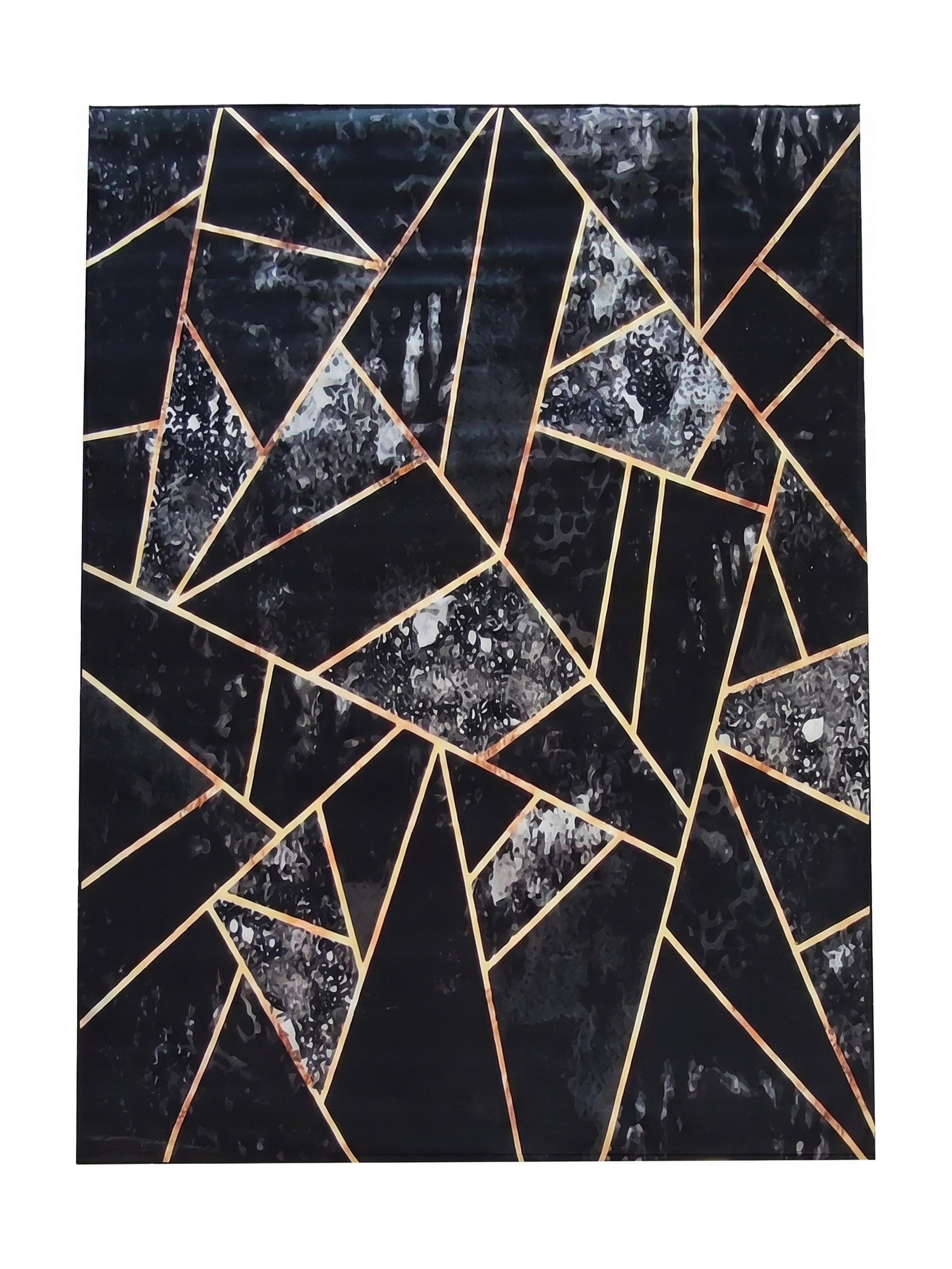 Tapis noir orné de motifs géométriques aux lignes dorées, et de sections texturées rappelant le marbre gris et blanc