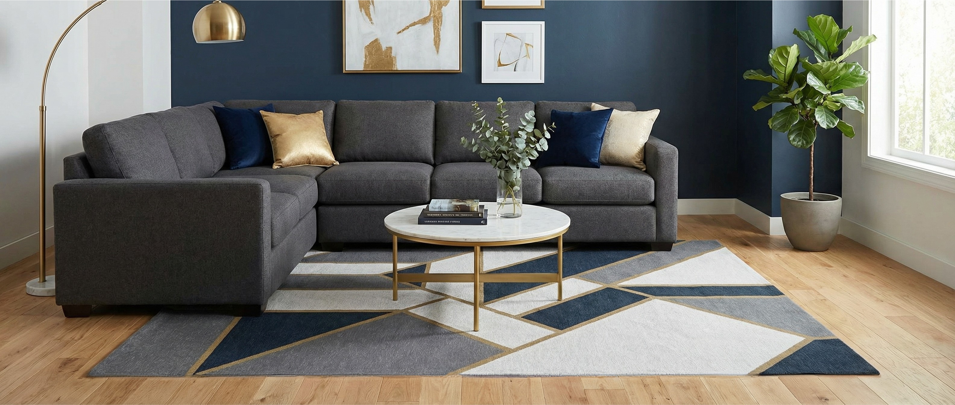Tapis rectangulaire géométrique bleu, gris et blanc. La pièce s'harmonise, ambiance moderne