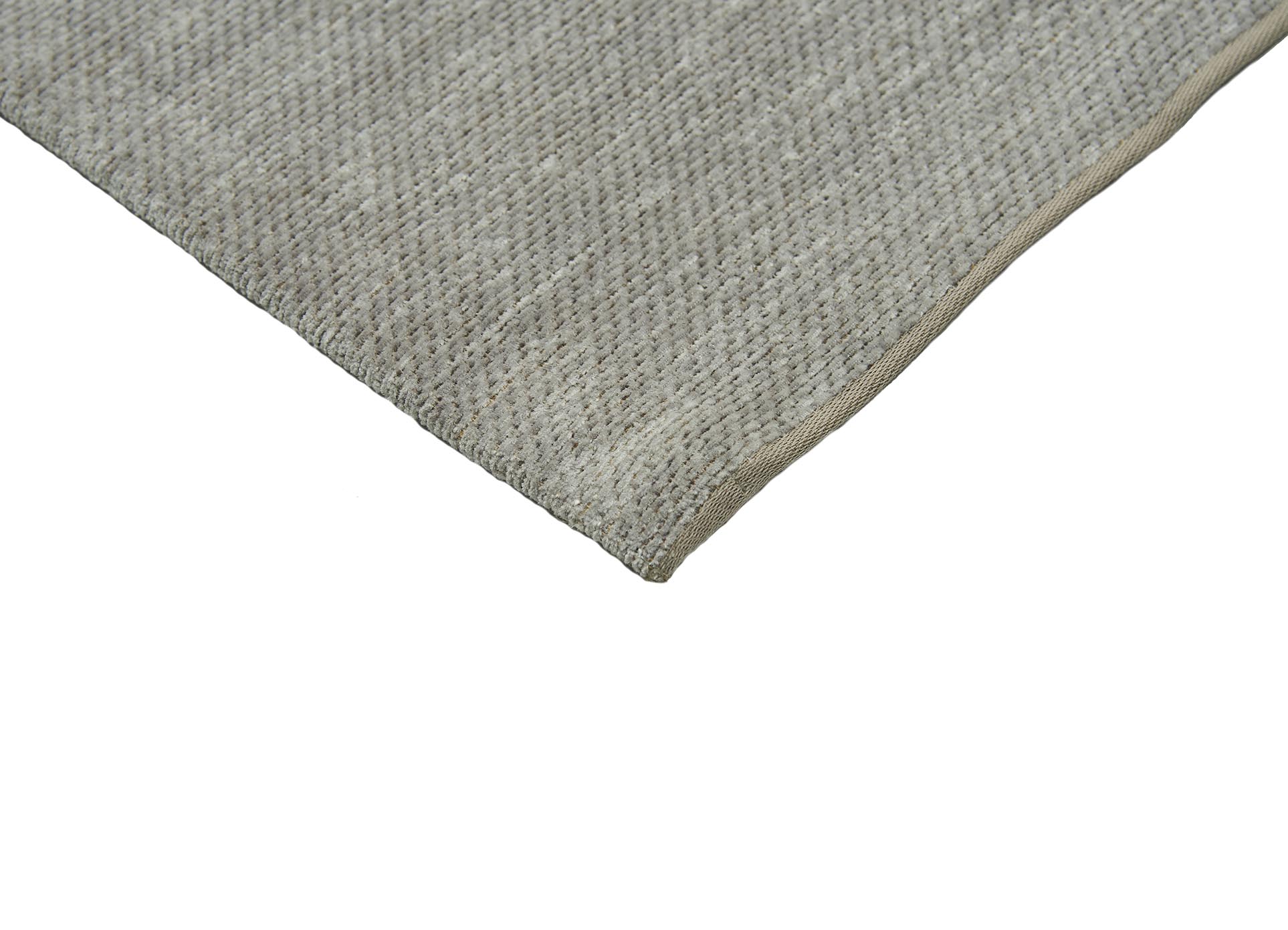 Tapis rectangulaire gris clair avec bordure jaune clair. Finition soignée