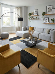 Tapis rectangulaire aux couleurs gris, jaune et noir, créant une ambiance moderne et harmonieuse dans le salon