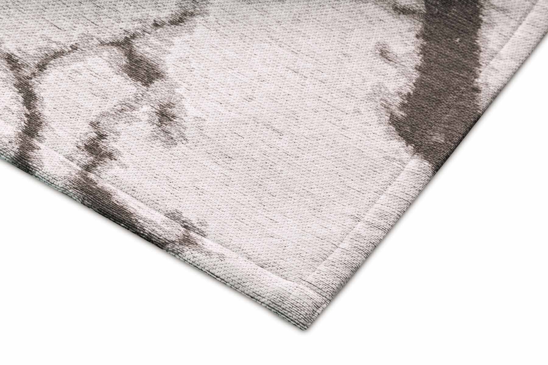 Bordure de tapis avec finition cousue. Couleurs ivoire et marron. Tissu texturé