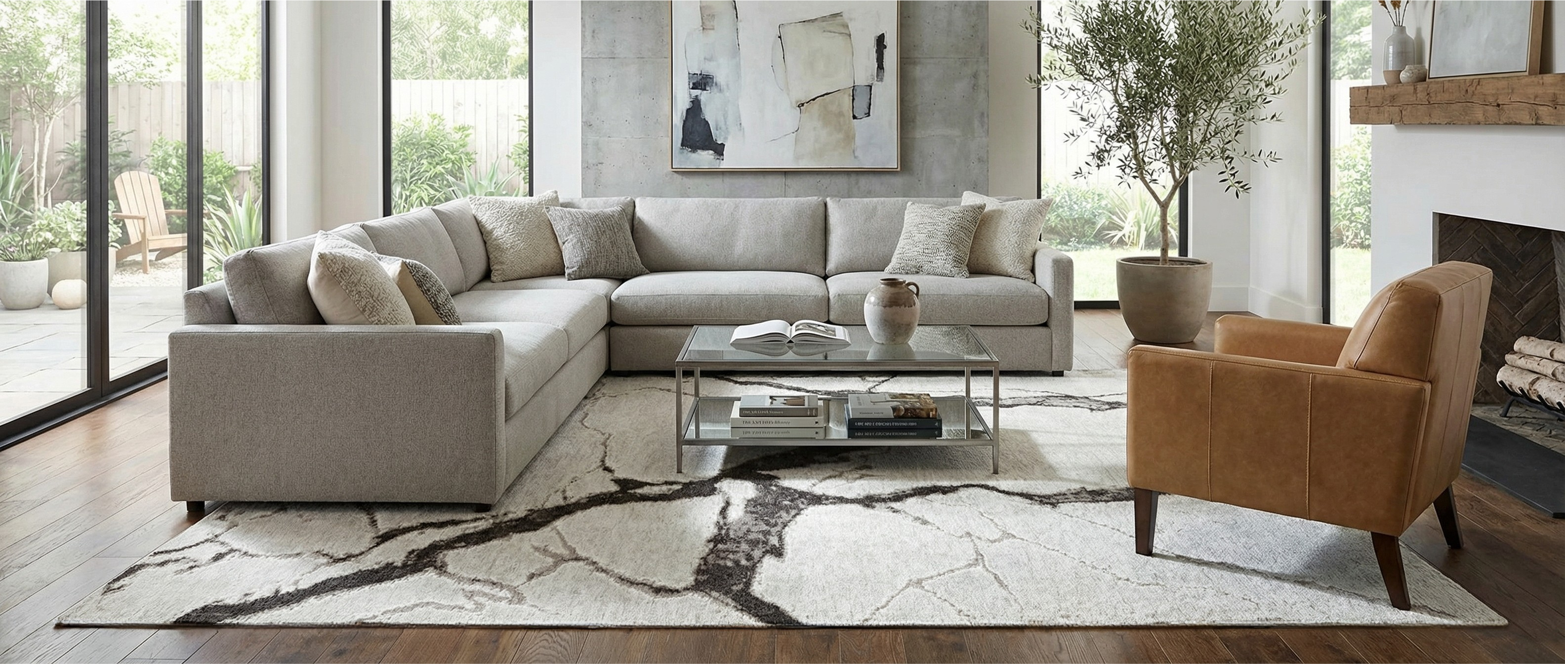 Le tapis rectangulaire ivoire et noir transforme la pièce. Il crée une ambiance harmonieuse et chaleureuse