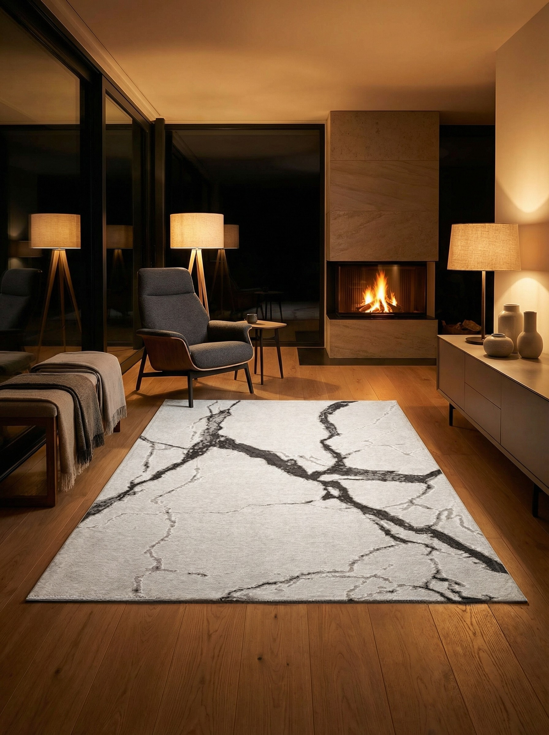 Tapis rectangulaire ivoire avec motif noir, éclairage doux, ambiance chaleureuse dans une pièce sombre