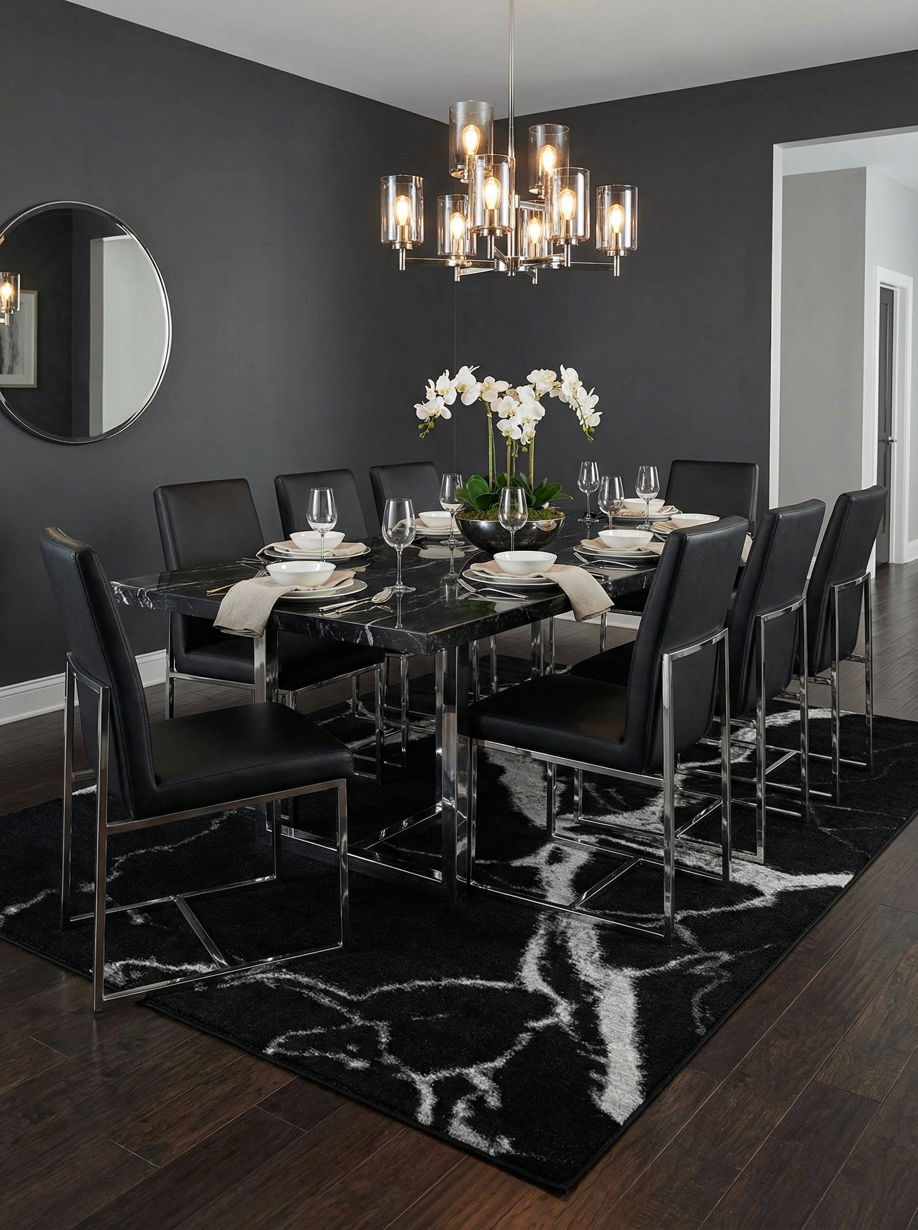 Tapis rectangulaire noir et blanc sous la table à manger, définissant l'espace repas, ambiance conviviale