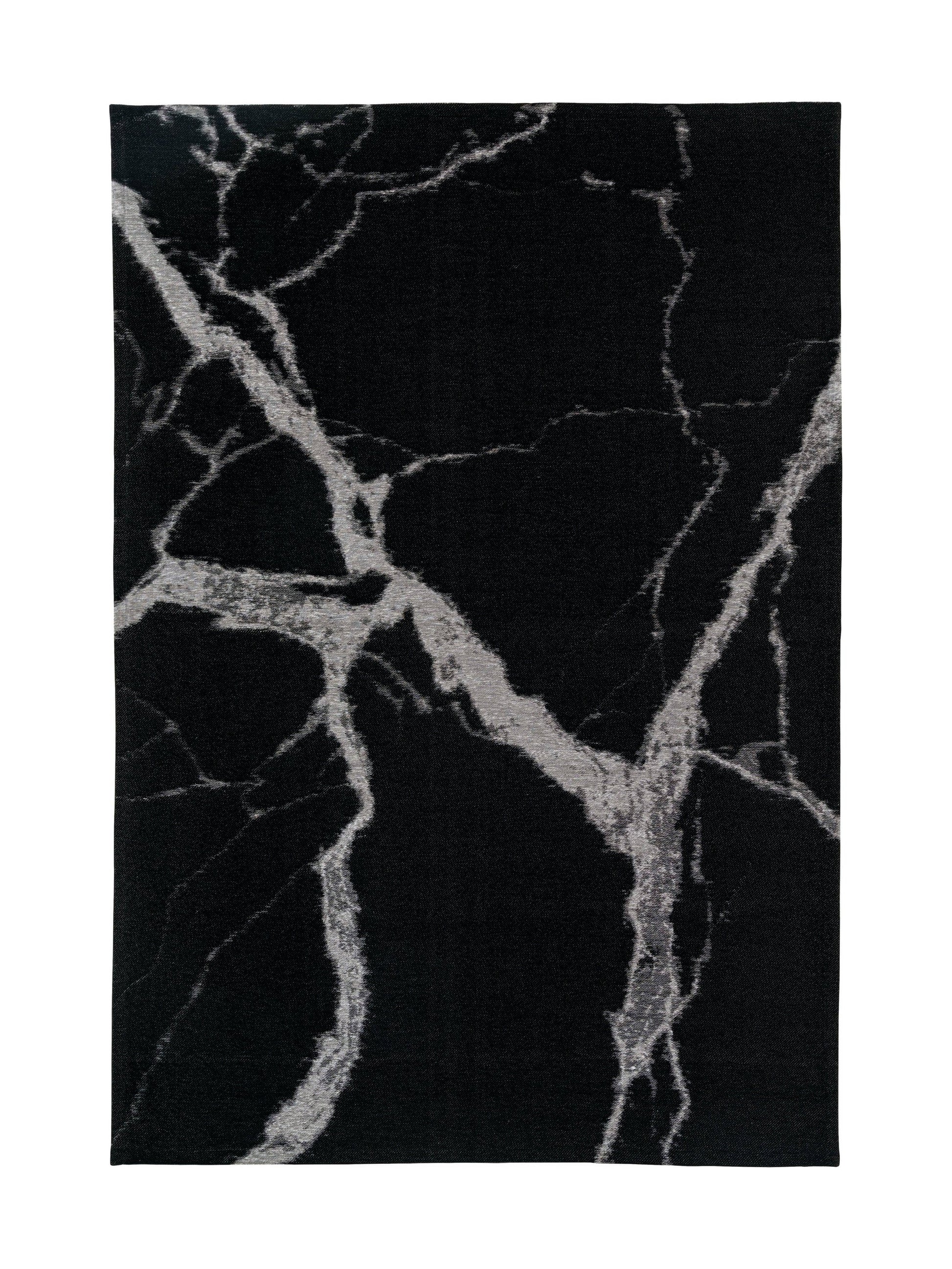 Tapis rectangulaire noir avec motif veiné gris clair, ambiance moderne