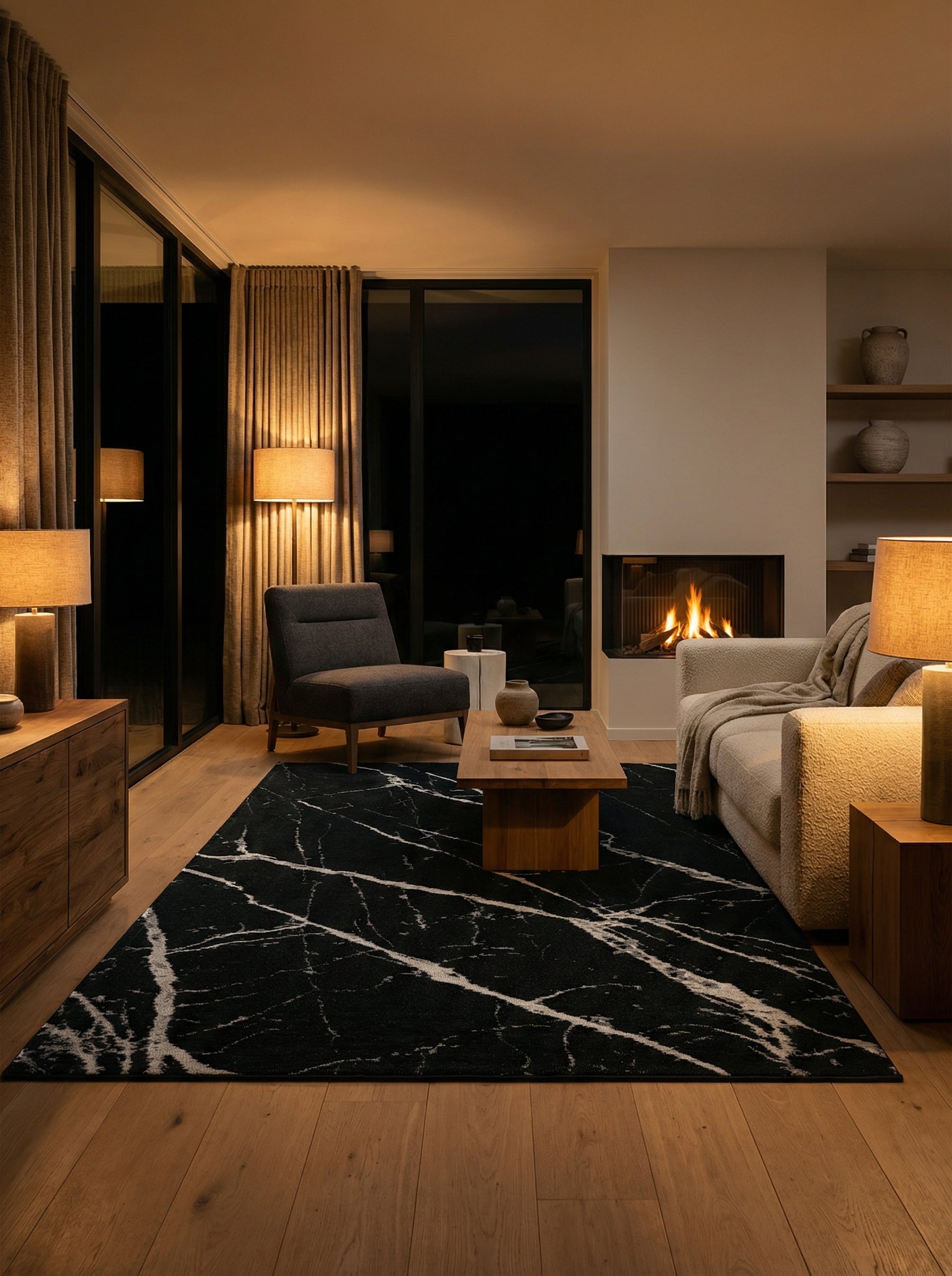 Tapis rectangulaire noir veiné clair, éclairage doux, ambiance feutrée dans la pièce