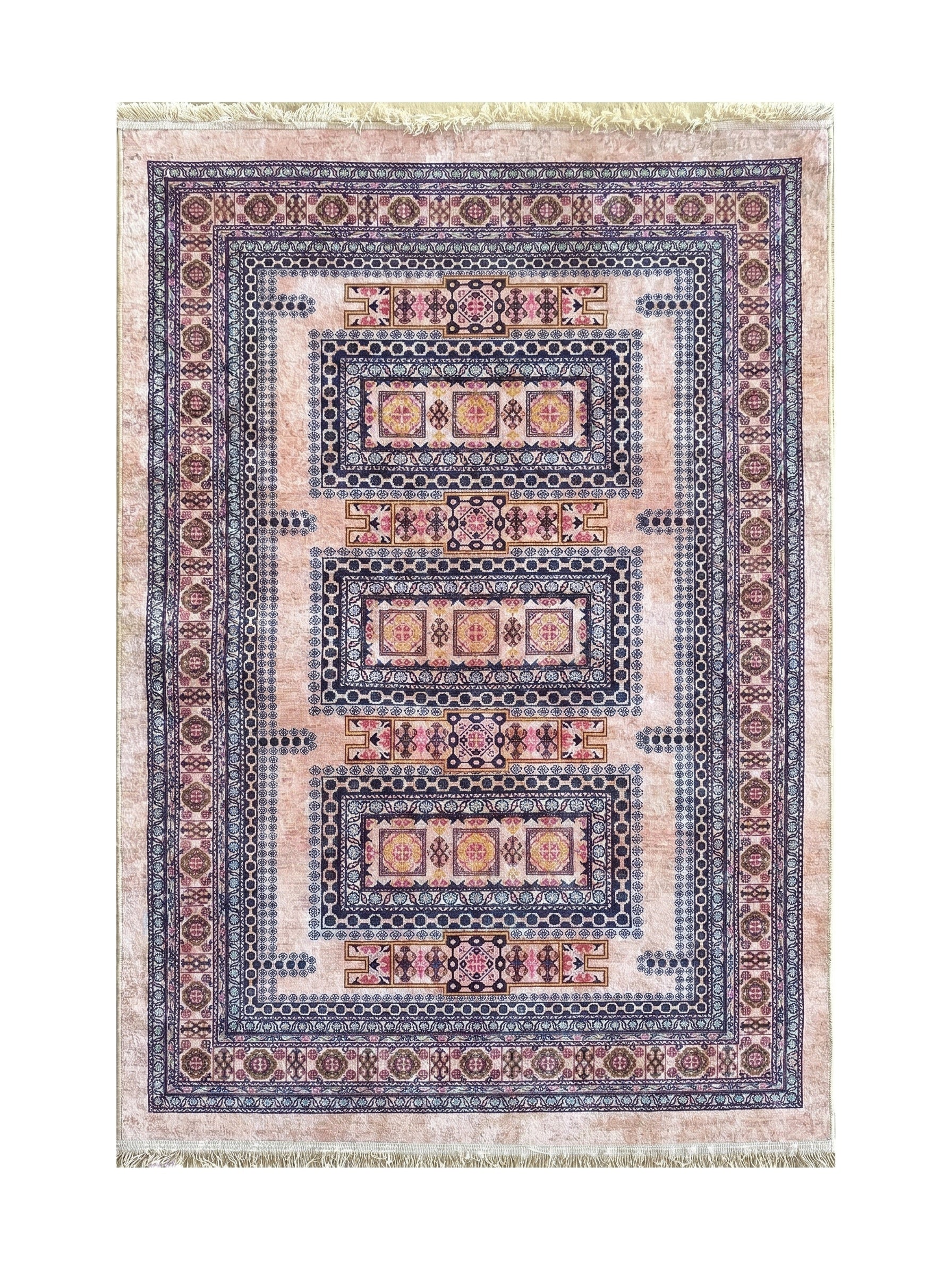 Tapis rectangulaire aux motifs géométriques complexes. Fond beige rosé, bordures et panneau central ornés de bleu, rose et jaune. Franges claires