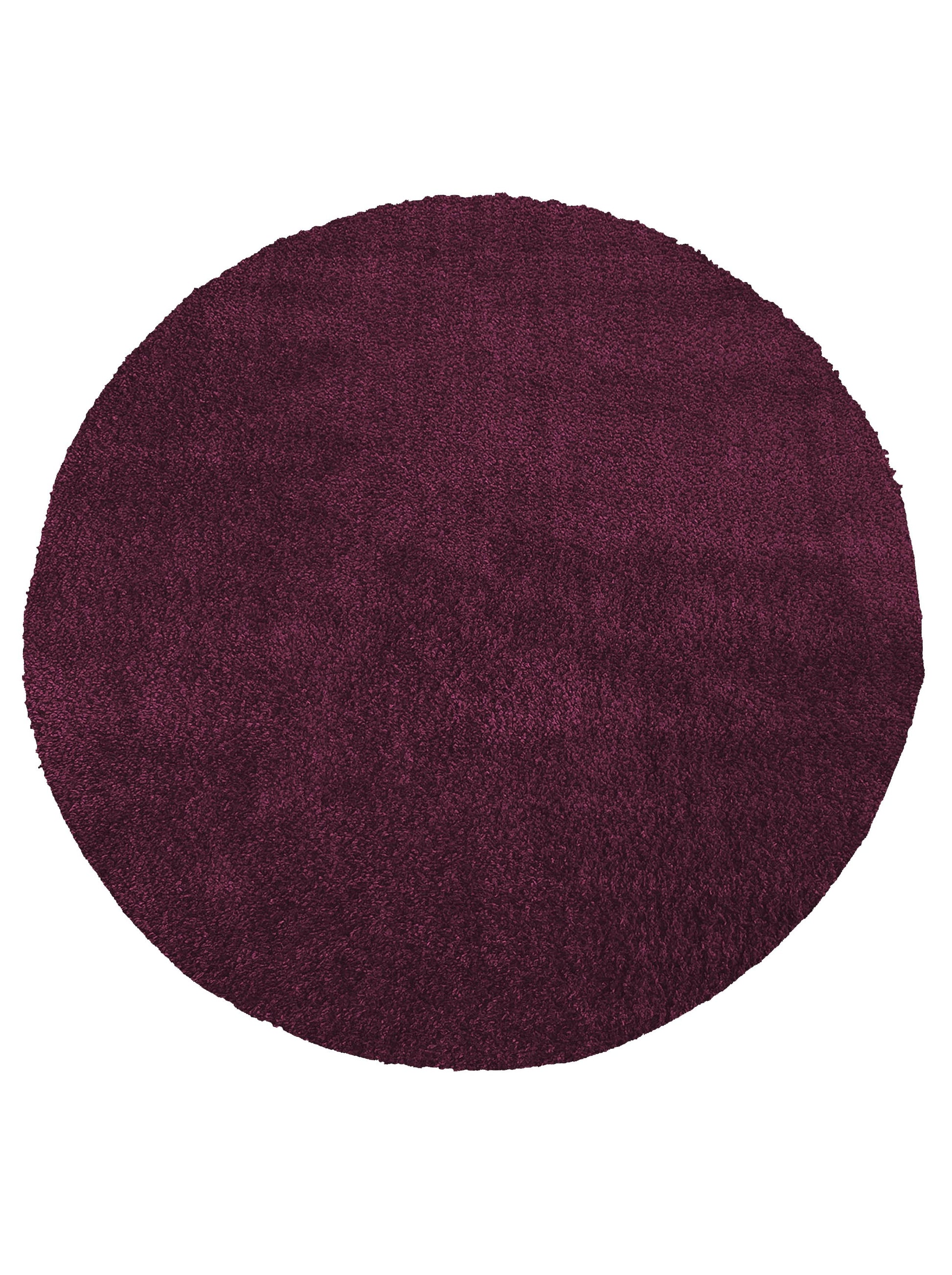 Un tapis circulaire à poils longs de couleur bordeaux foncé, présentant une surface texturée et duveteuse