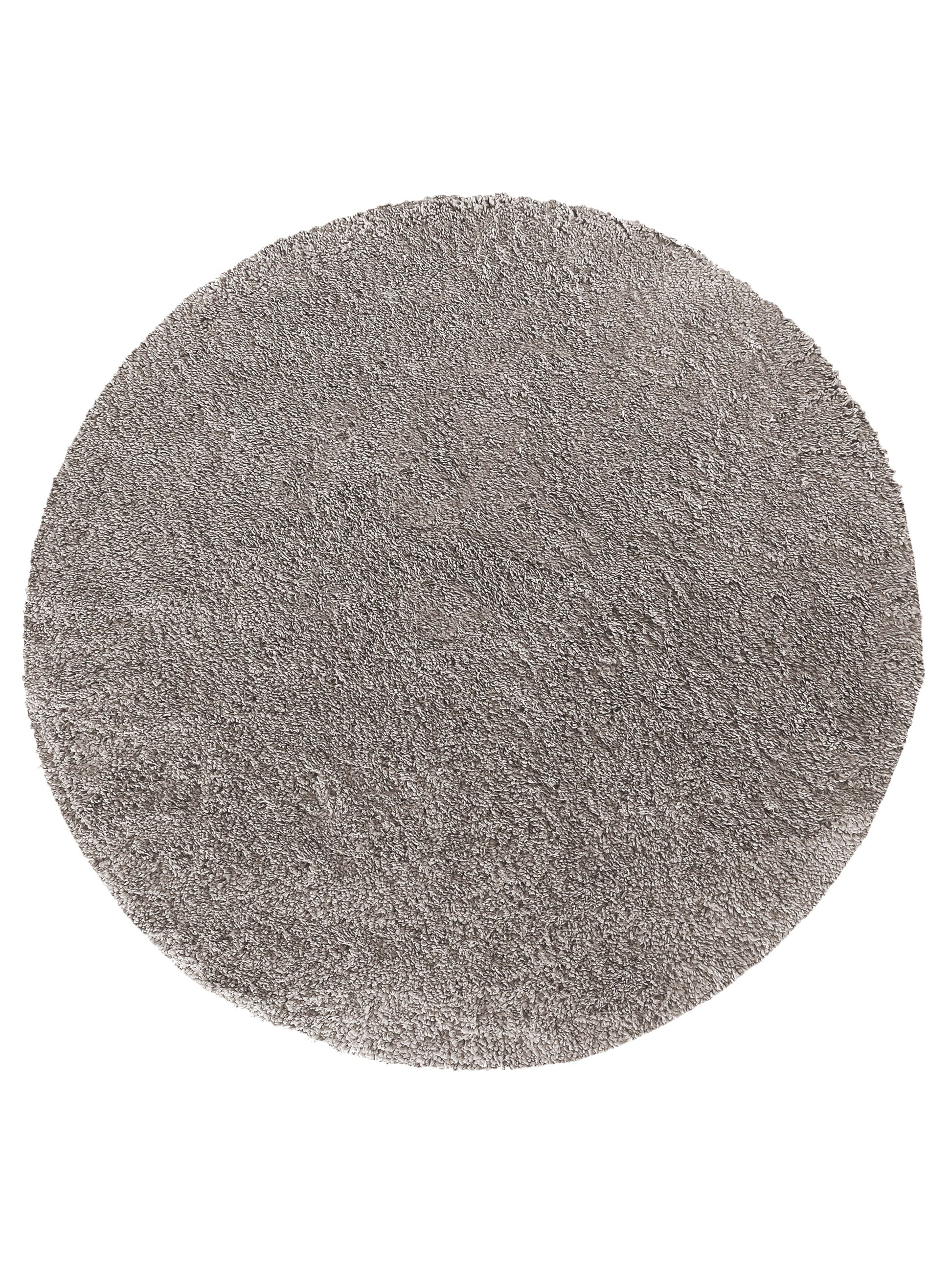 Tapis rond gris clair, avec une texture moelleuse de poils longs et denses