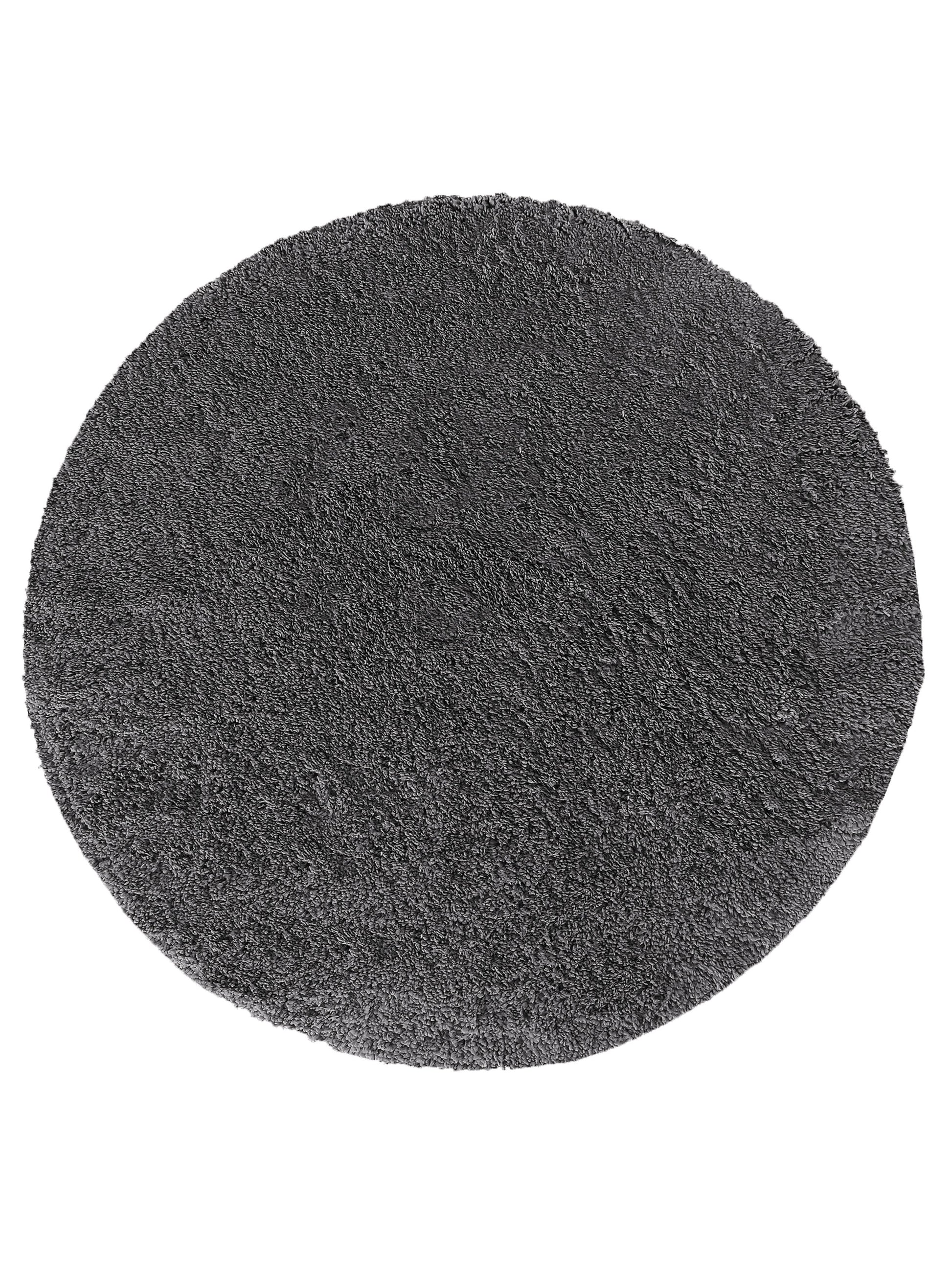 Tapis circulaire gris anthracite à la texture épaisse et duveteuse, avec de longs poils doux