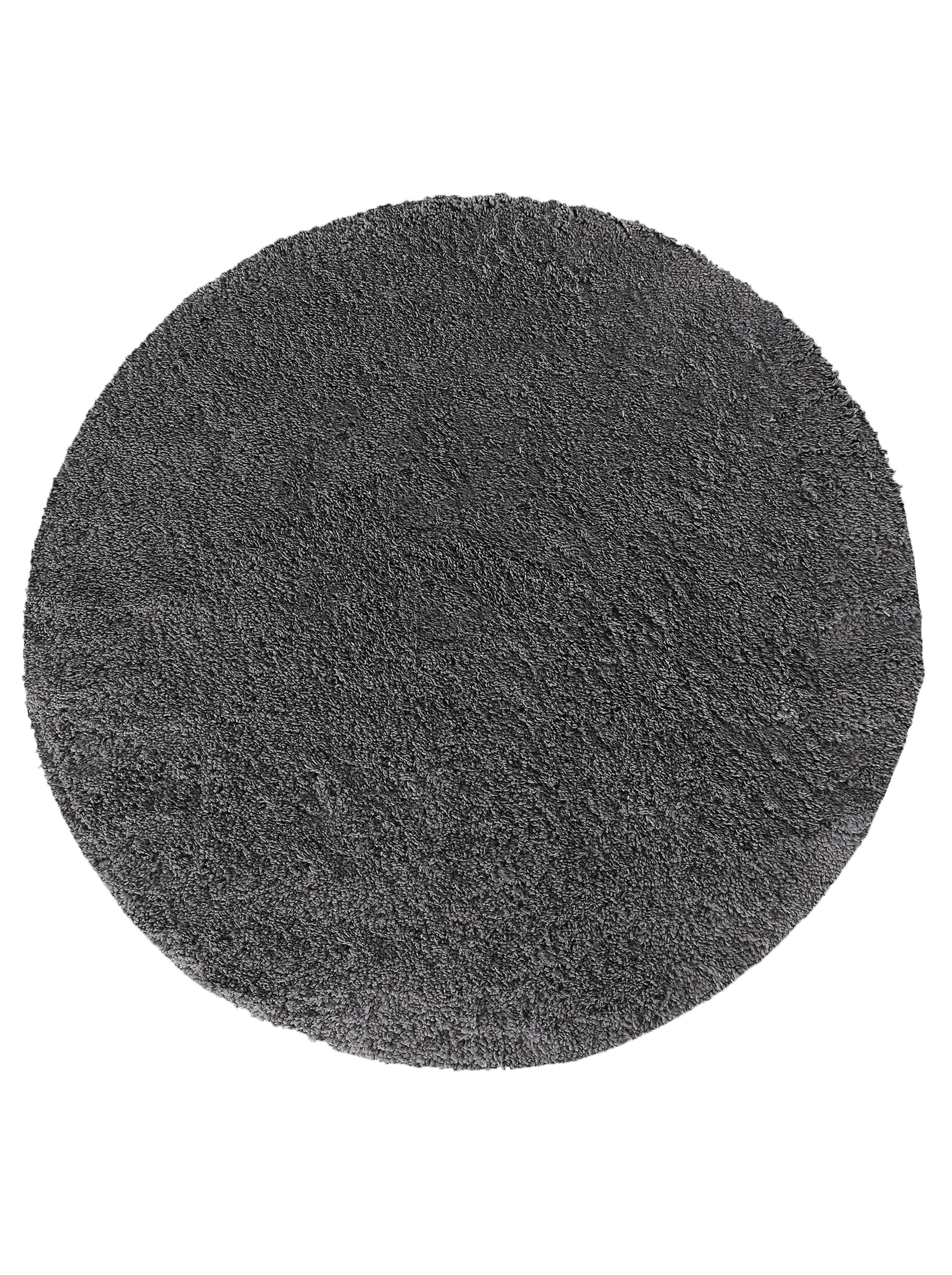 Tapis circulaire gris anthracite à la texture épaisse et duveteuse, avec de longs poils doux