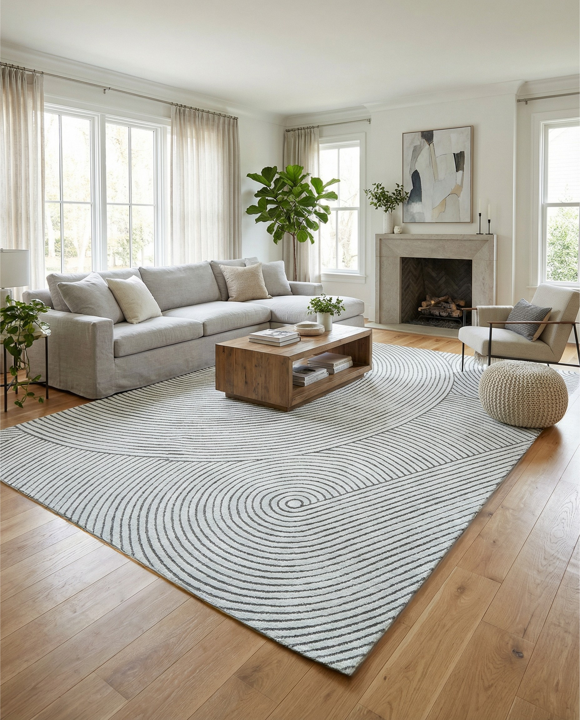 Tapis rectangulaire blanc et gris, motifs circulaires. Pièce lumineuse, ambiance zen. Le tapis ajoute de la douceur