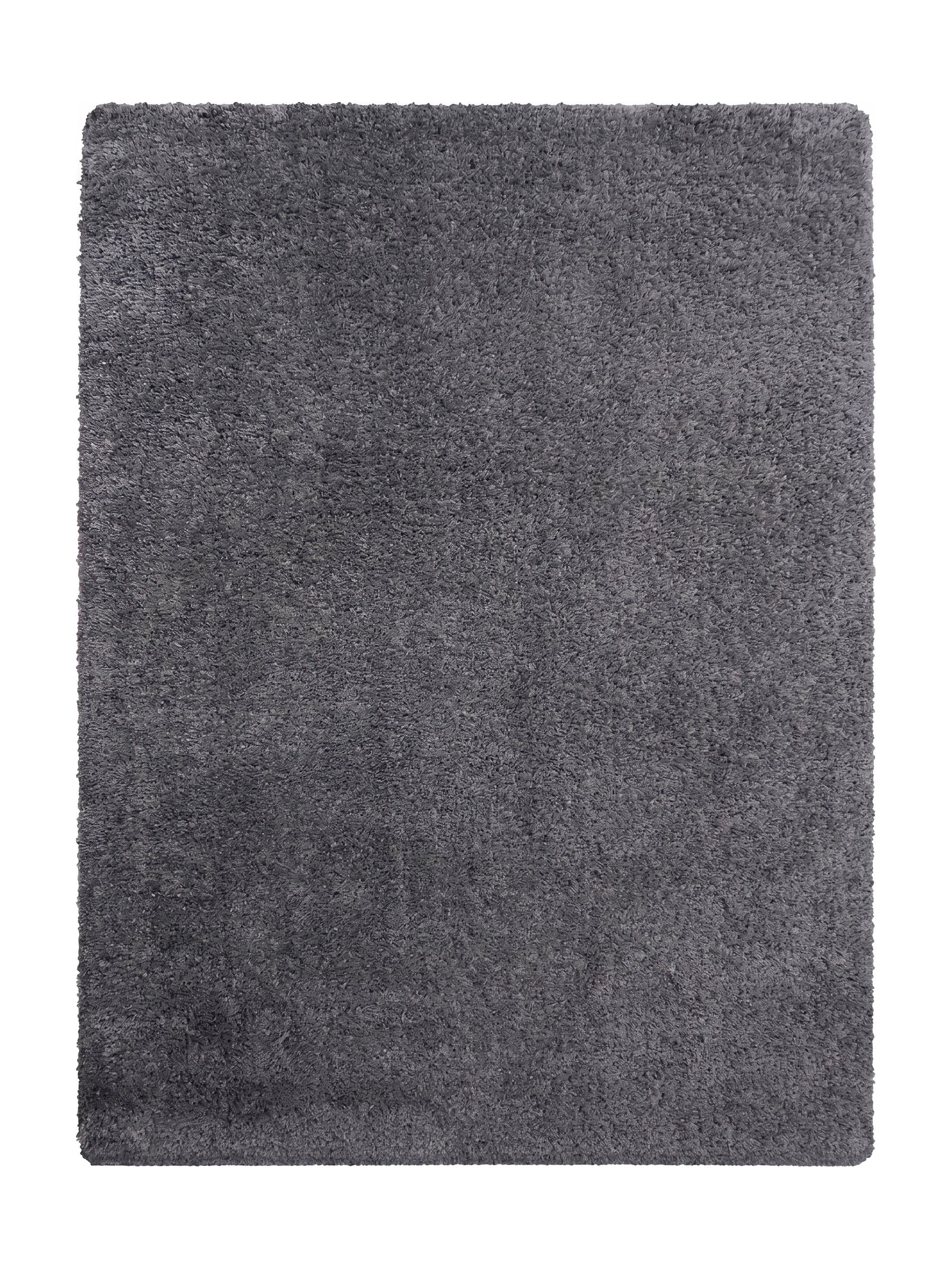 Tapis rectangulaire gris foncé avec une texture moelleuse à poils longs, isolé sur fond blanc