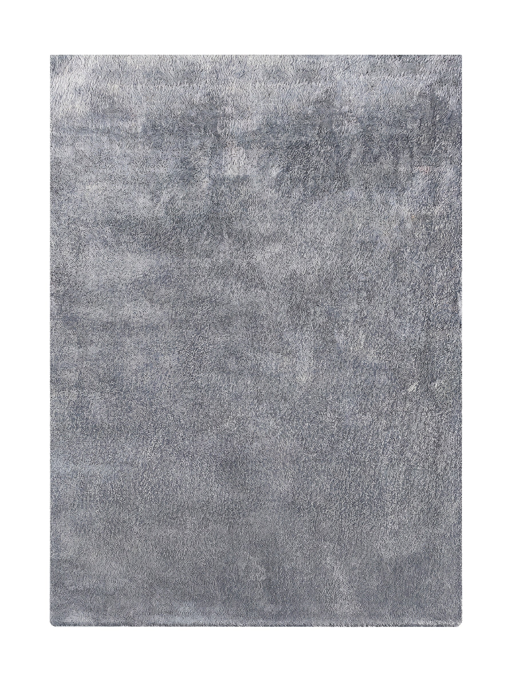 Tapis rectangulaire gris avec une texture shaggy à poils longs et un aspect doux et pelucheux