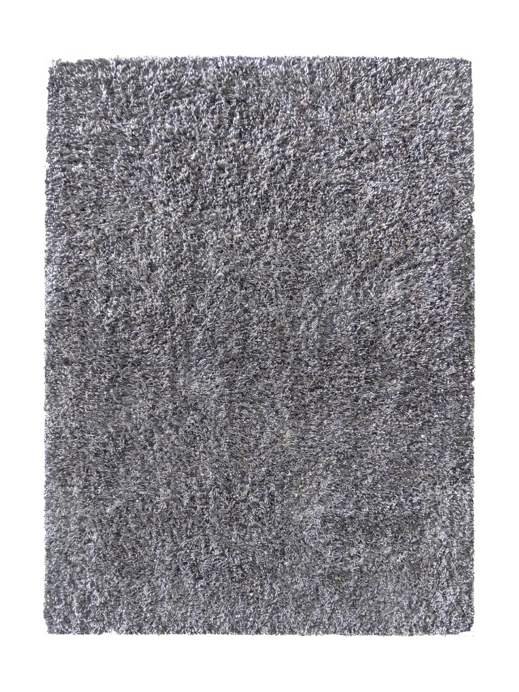 Tapis rectangulaire à poils longs de couleur grise et blanche, avec une texture douce et dense