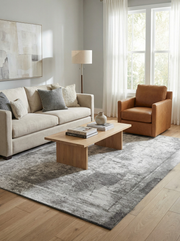 Tapis rectangulaire anthracite, ambiance feutrée dans le salon. Harmonie avec le décor clair, style contemporain