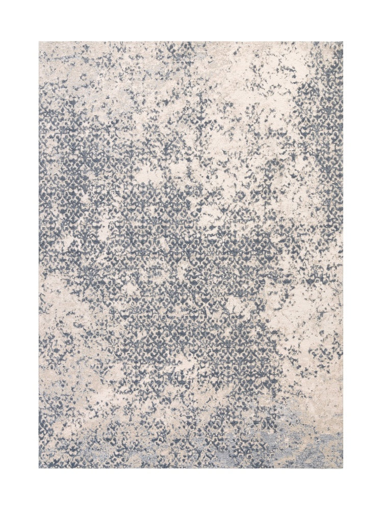Tapis rectangulaire avec un motif abstrait bleu sur fond crème, ambiance feutrée