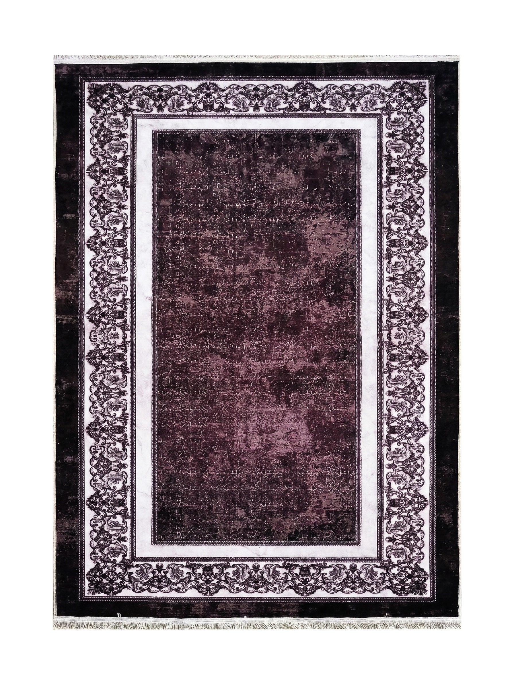 Tapis rectangulaire aubergine au centre usé, avec une large bordure claire ornée de motifs floraux sombres et des franges