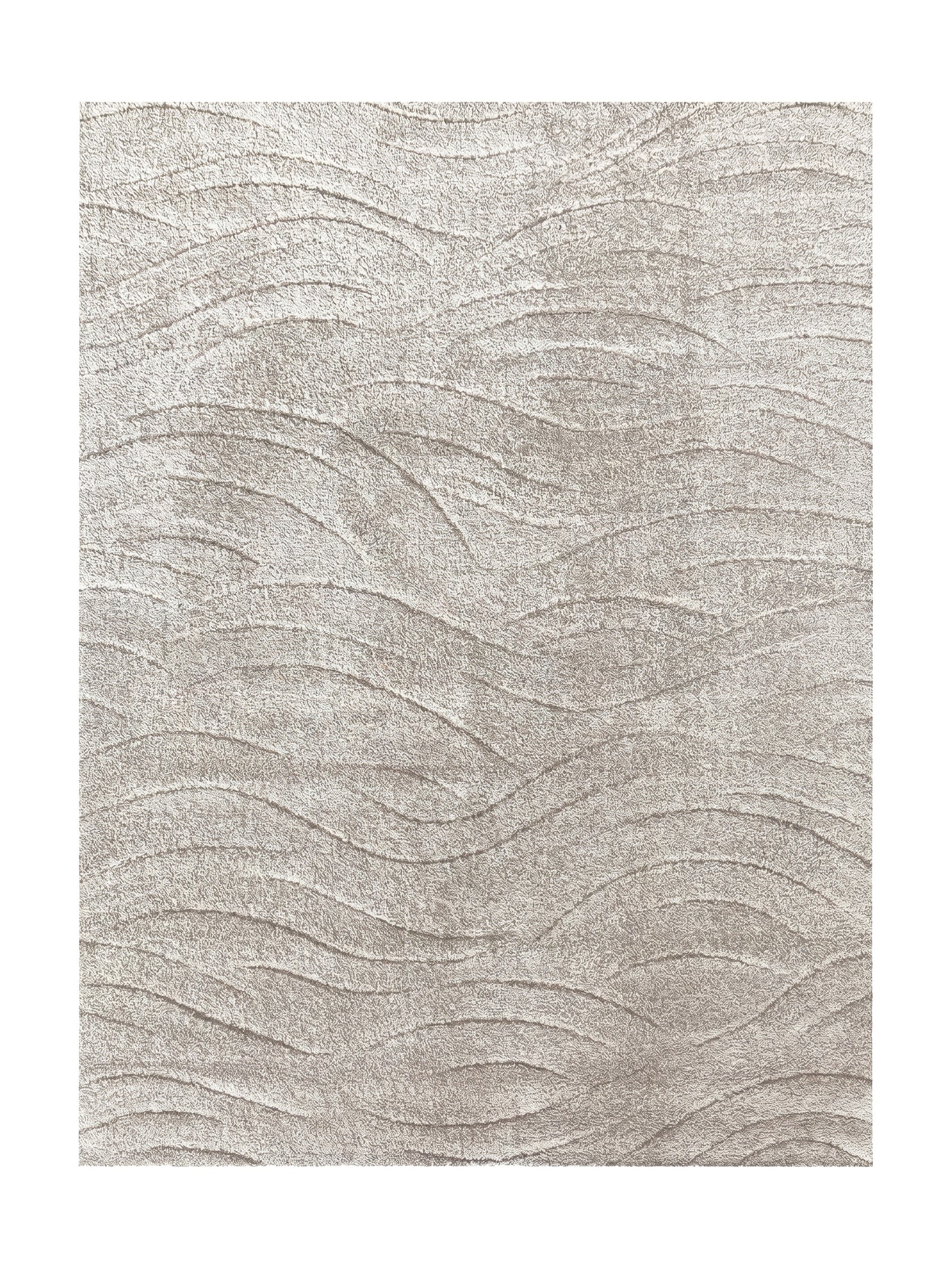 Tapis texturé beige clair aux motifs ondulés en relief, créant des vagues douces sur une surface moelleuse
