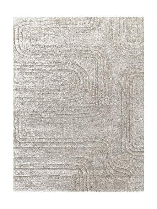 Tapis beige clair doux à la texture épaisse, orné de motifs abstraits de lignes ondulées créant un effet de relief