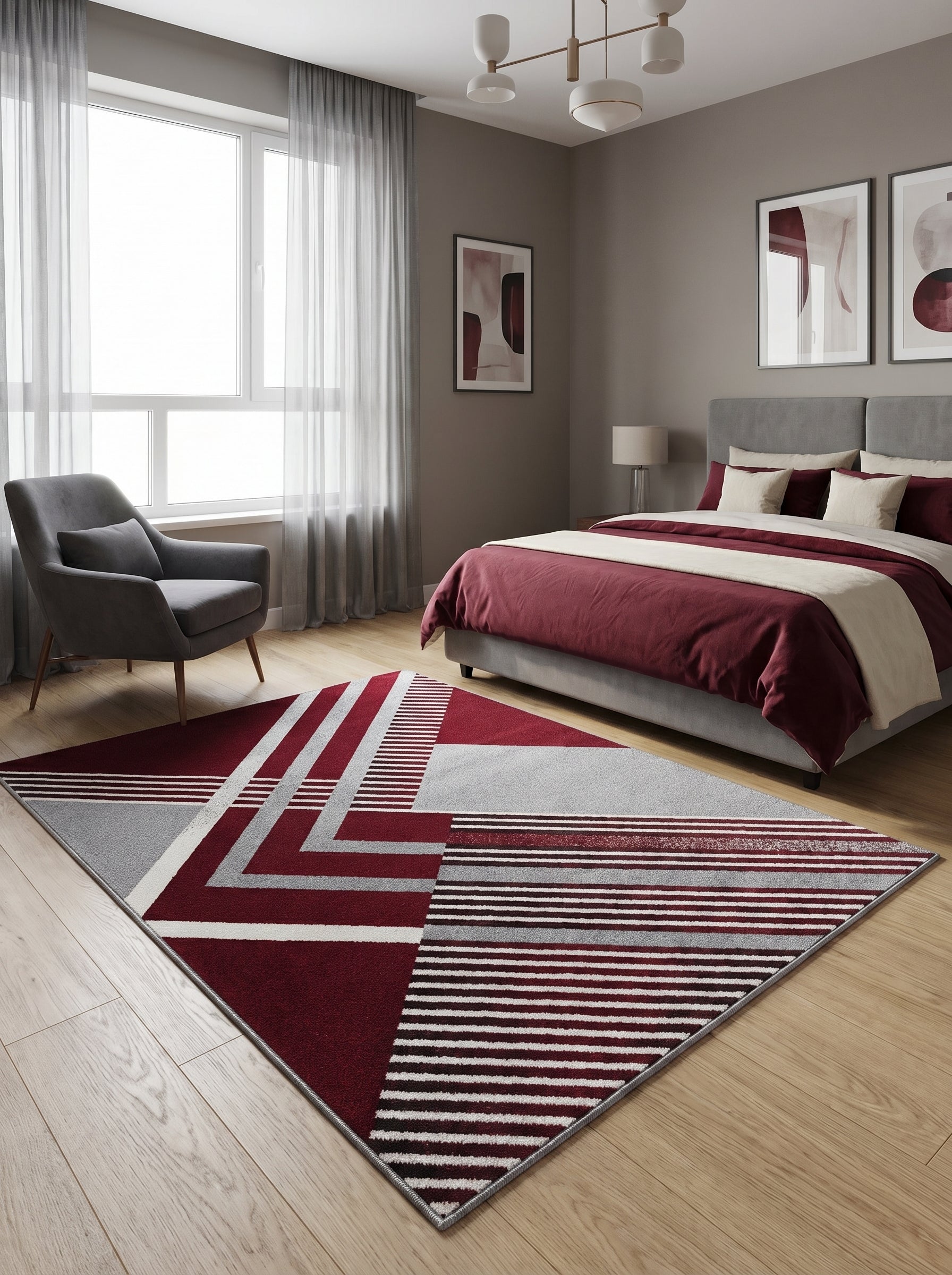 Tapis en tissu à motifs géométriques bordeaux, gris et blanc, composé de lignes et rayures variées, sur parquet dans une chambre