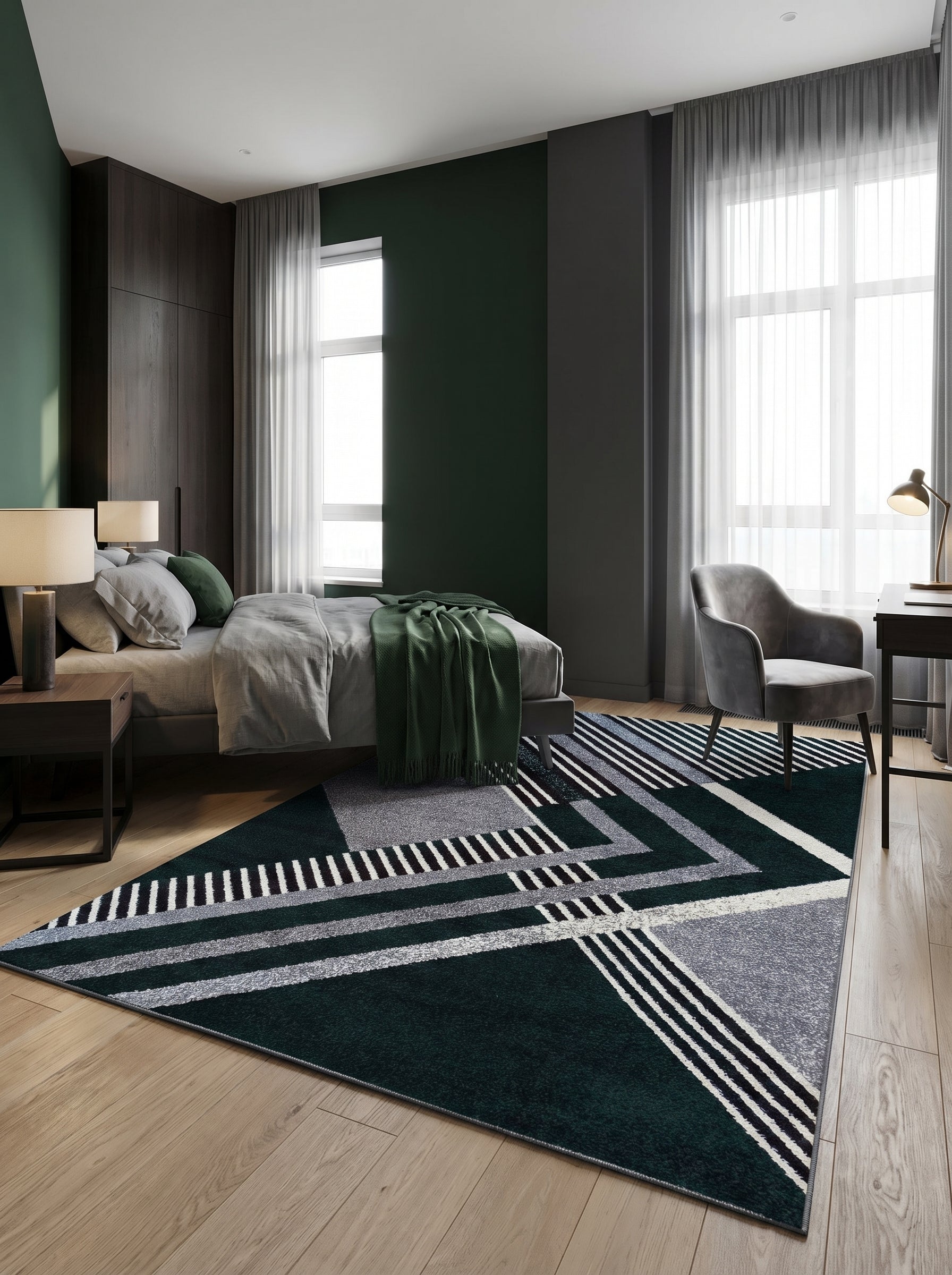 Tapis rectangulaire à motifs géométriques de lignes et formes vert foncé, gris, noir et blanc, dans une chambre moderne