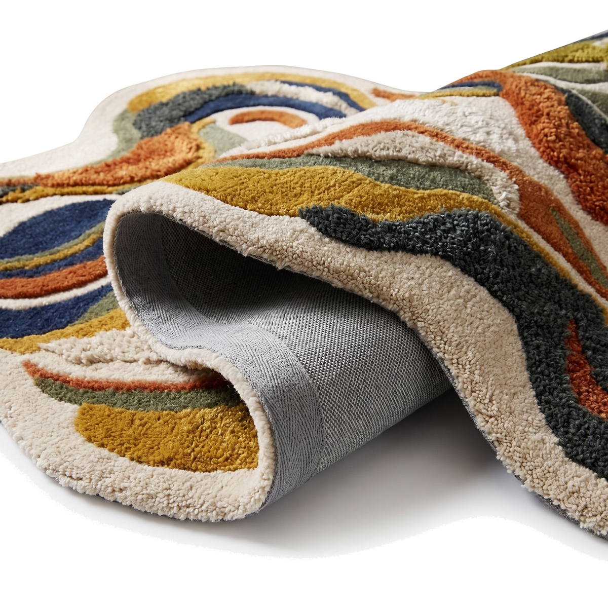 Revers gris et tranche épaisse d'un tapis en laine et viscose aux bandes sculptées multicolores