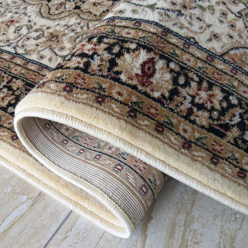 Tapis à poils doux aux motifs floraux et ornés beige clair, noir, marron, rouge et vert, partiellement roulé