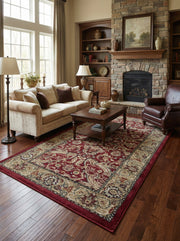 Tapis rouge bordeaux à motifs floraux beiges et bleus sombres, avec une bordure richement décorée, posé sur un parquet dans un salon chaleureux
