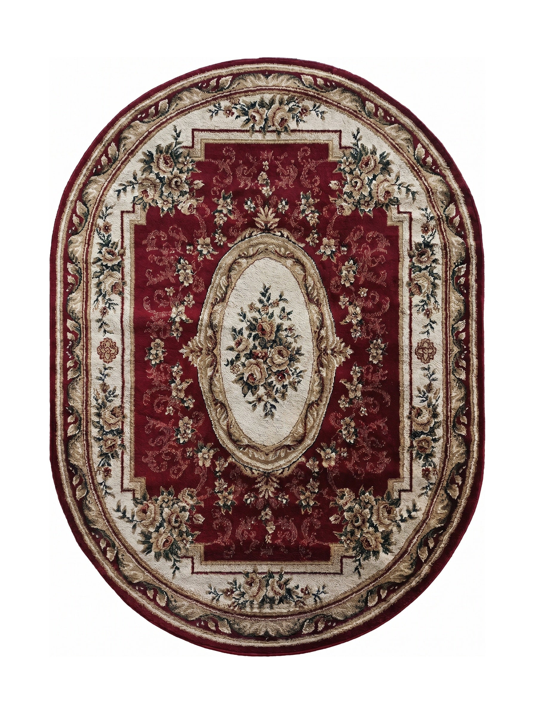 Tapis ovale rouge profond à motifs floraux. Il présente un médaillon central crème et des bordures ornées de roses et feuilles