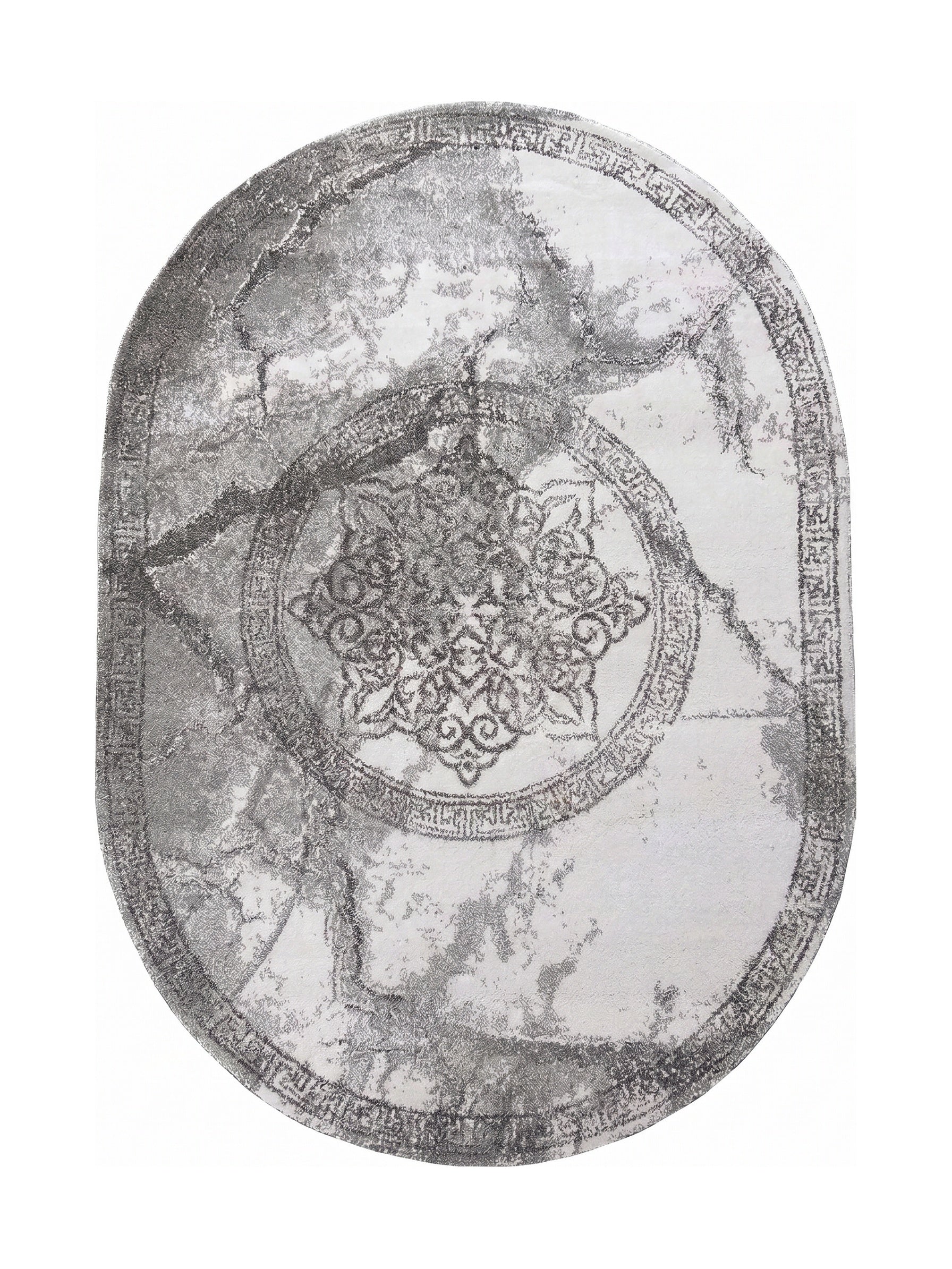 Tapis ovale gris et blanc avec un motif central floral orné et des bordures géométriques, sur fond marbré abstrait