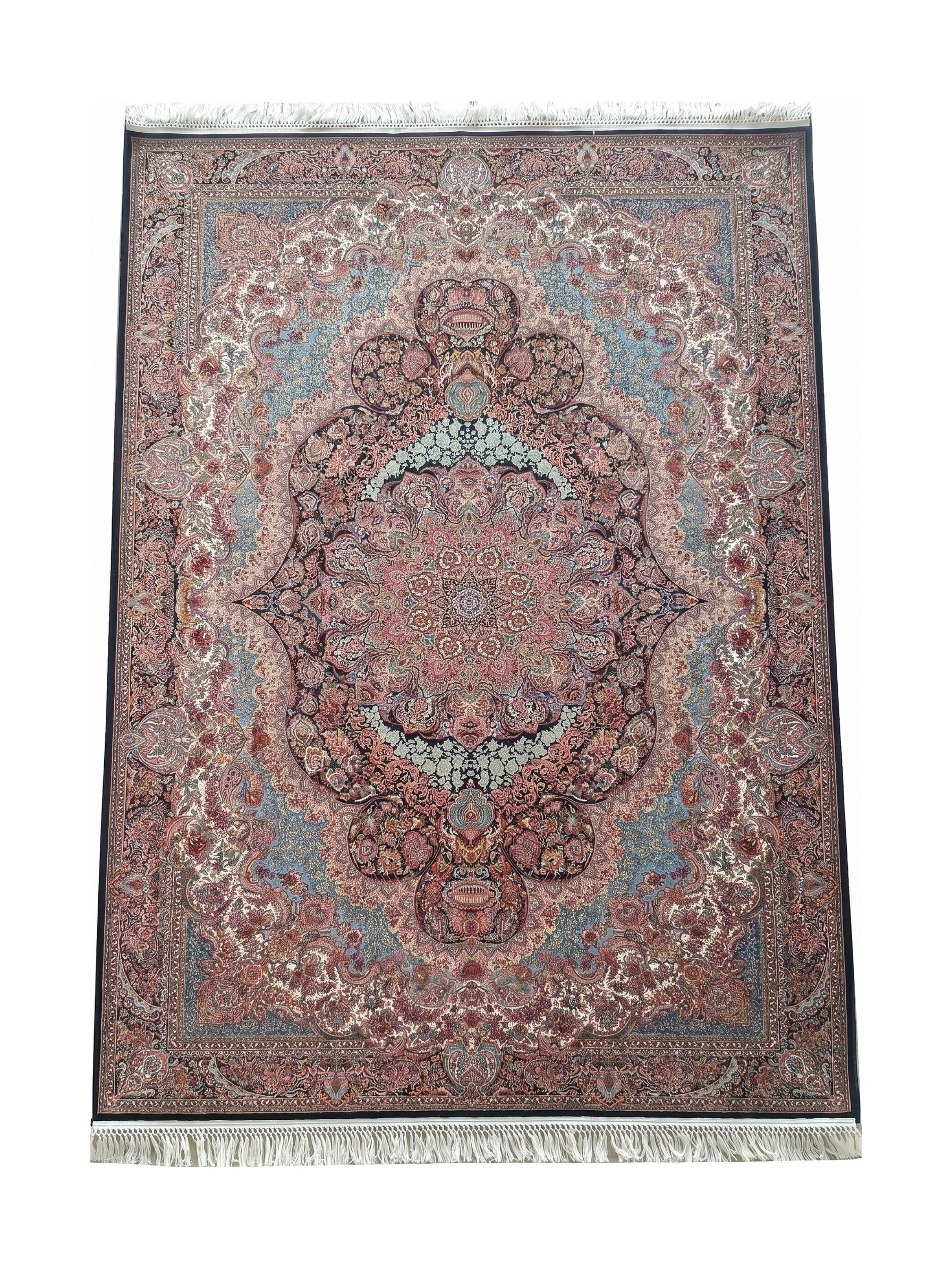 Tapis aux motifs floraux et médaillon central, avec franges blanches. Palette de couleurs rouge, bleu, crème et noir