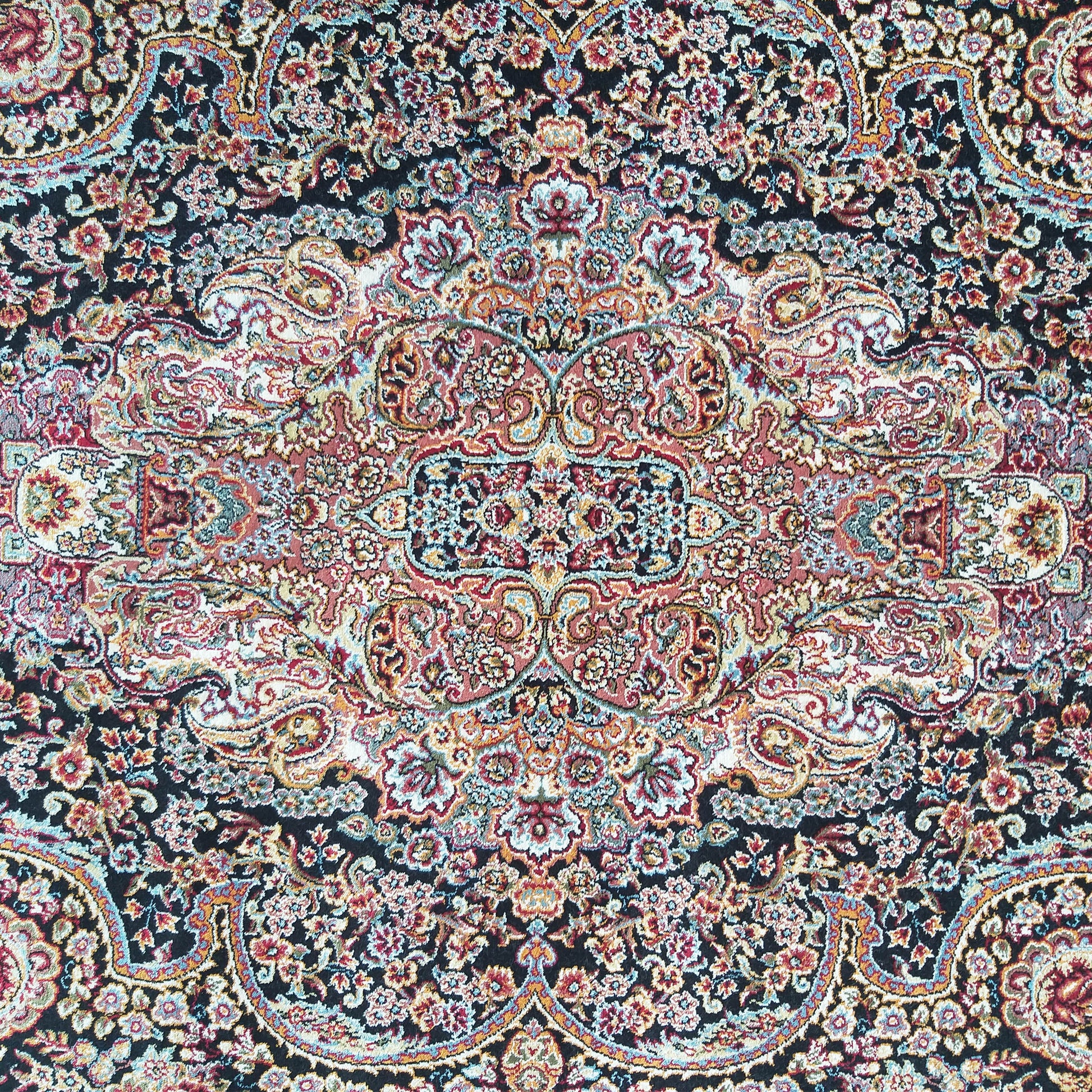 Tapis aux motifs floraux et cachemire complexes sur fond noir, avec des touches de rouge, bleu, or et blanc