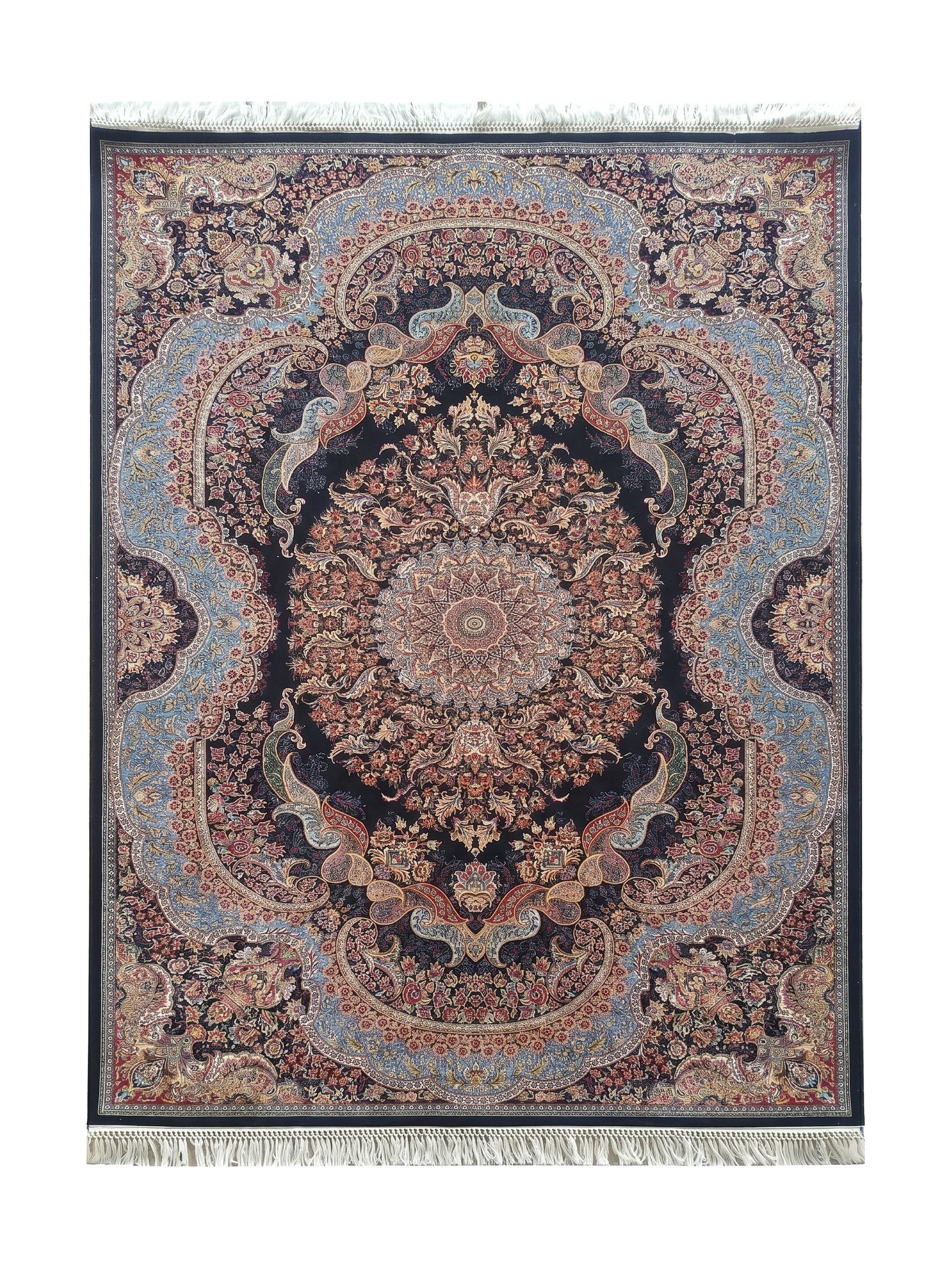Tapis foncé à motifs floraux et médaillon central, couleurs dominantes rouge, bleu turquoise et doré, bordé de franges claires