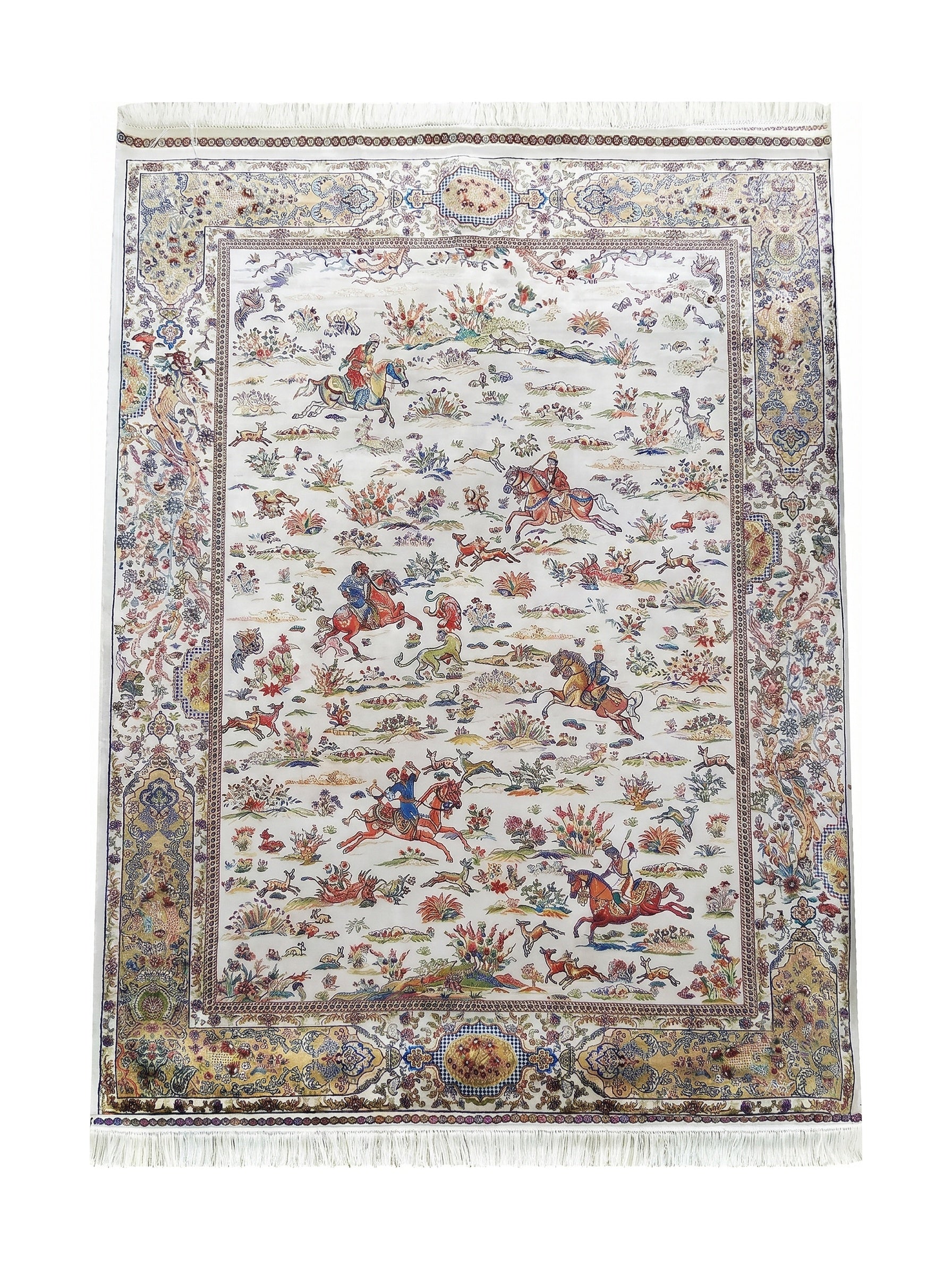 Tapis persan blanc avec franges, illustrant une scène de chasse colorée et une riche bordure florale
