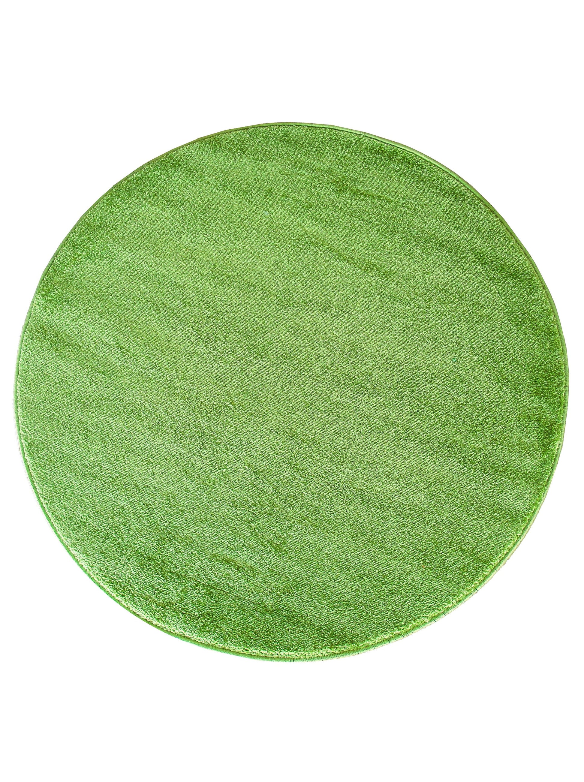 Tapis circulaire d'un vert vif et lumineux, avec une texture dense et moelleuse