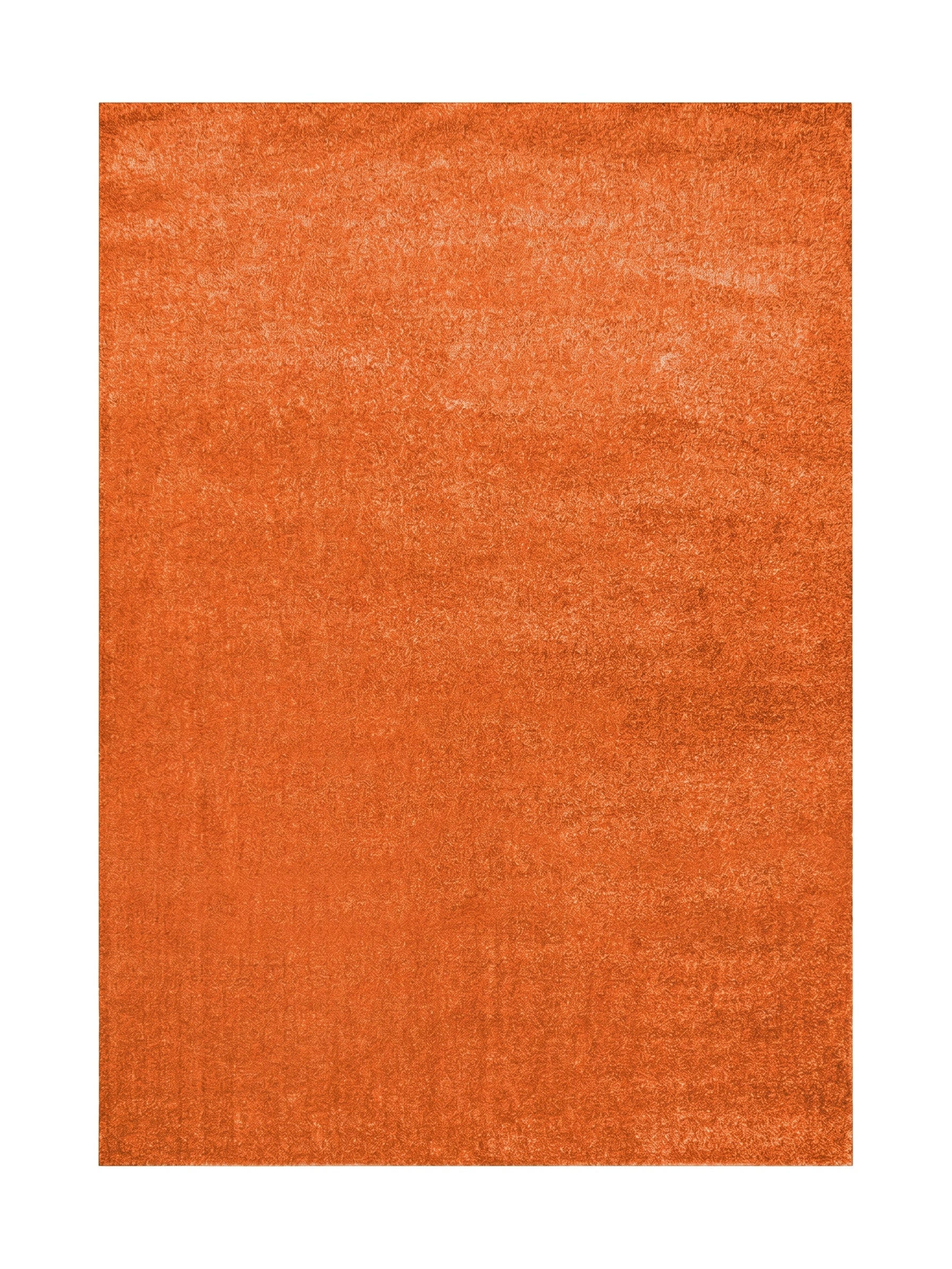 Tapis rectangulaire orange uni, à la texture douce et dense, posé sur un fond blanc