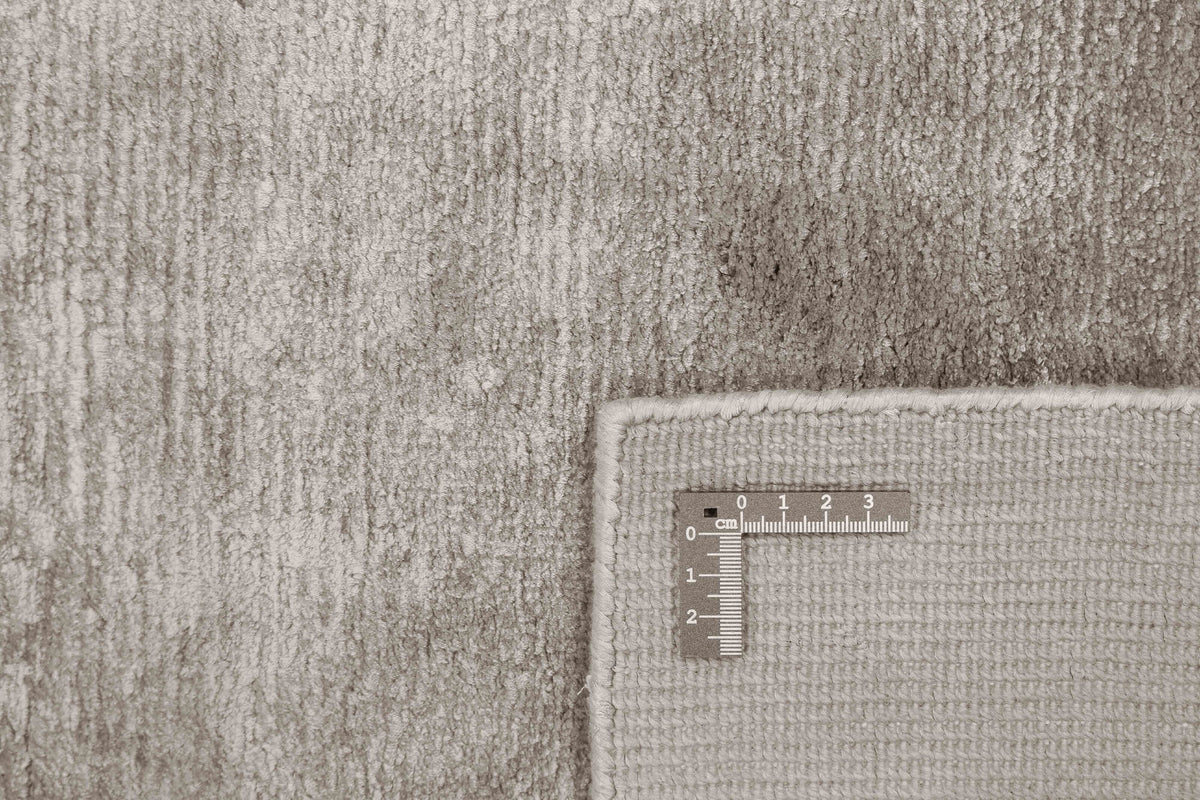 Tapis Viscose Gris Argent - Riflesso, gros plan sur la texture