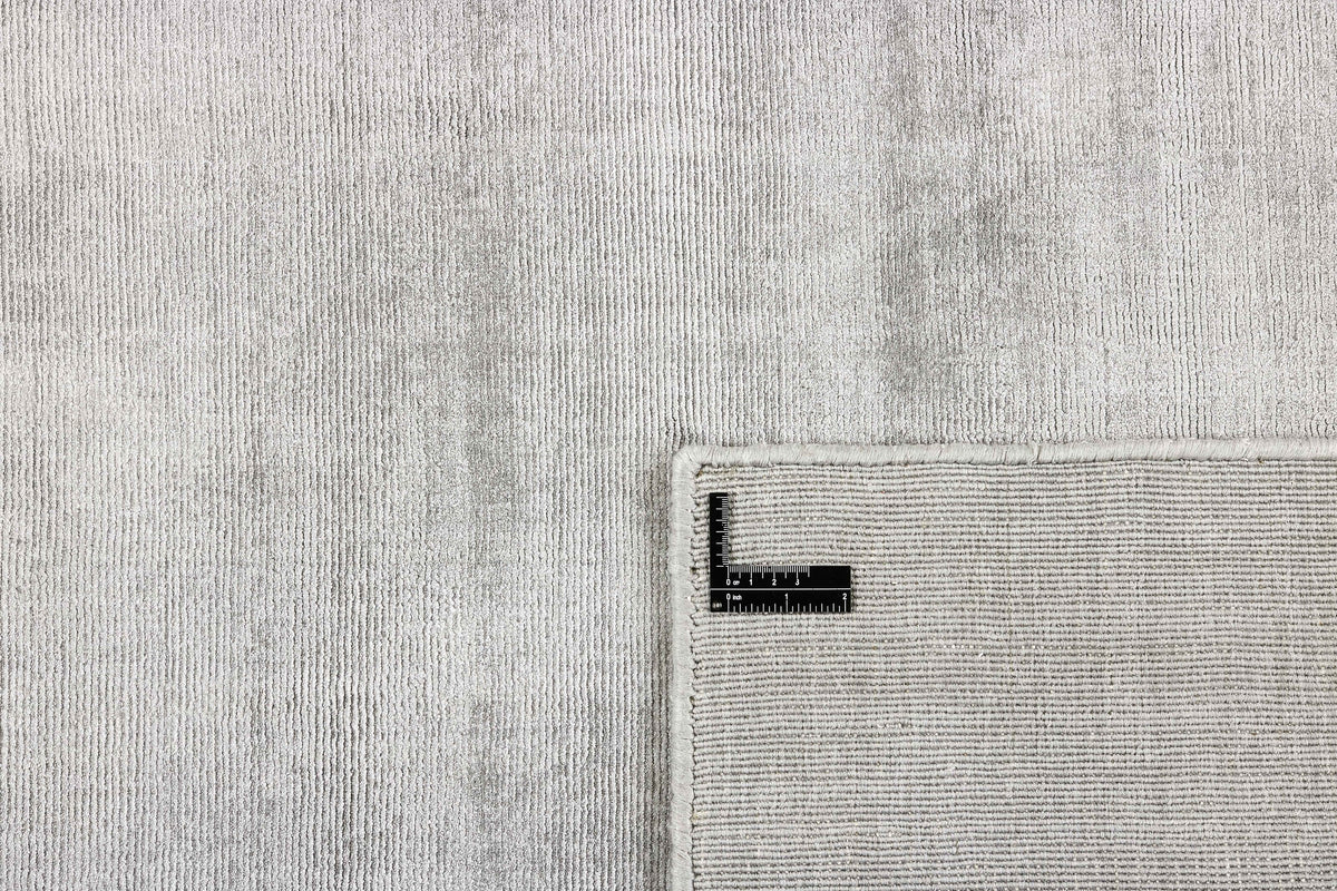Tapis Viscose Gris Perle - Lustro, gros plan sur la texture